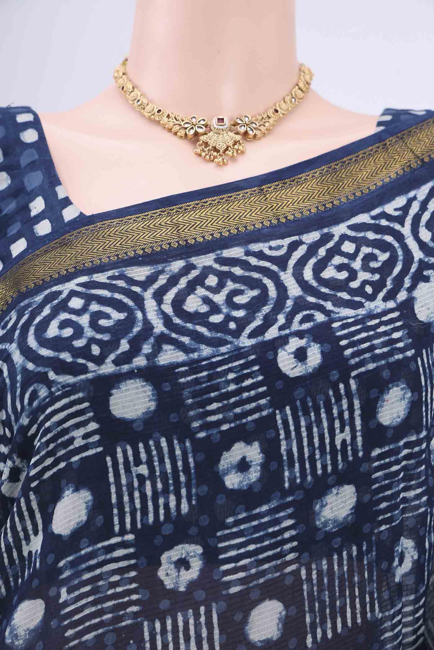 Border image of Indigo Maheshwari Silk Cotton Saree with Printed design on the body and Zari Border. 