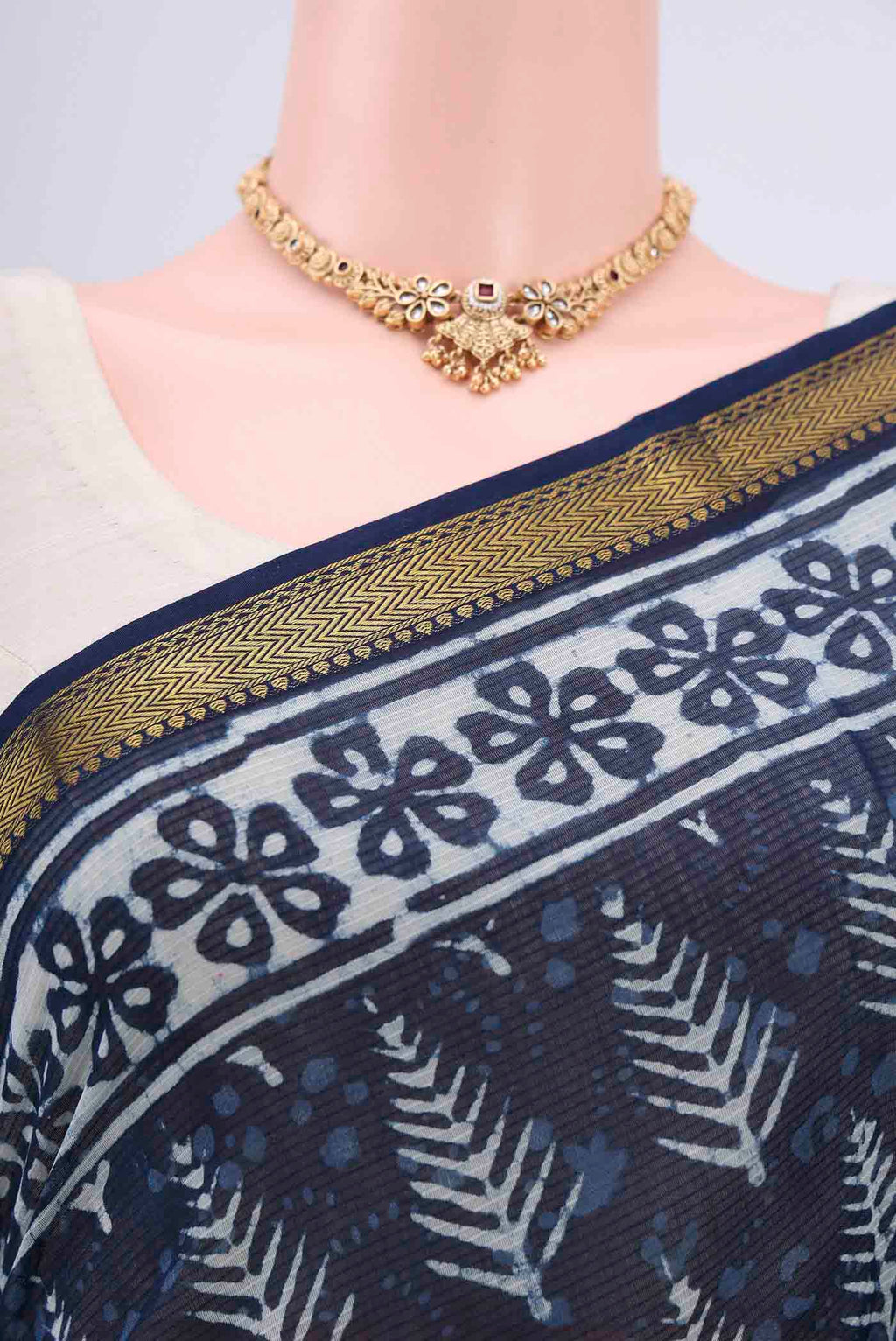 Border image of Indigo Maheshwari Silk Cotton Saree with Printed design on the body and Zari Border. 
