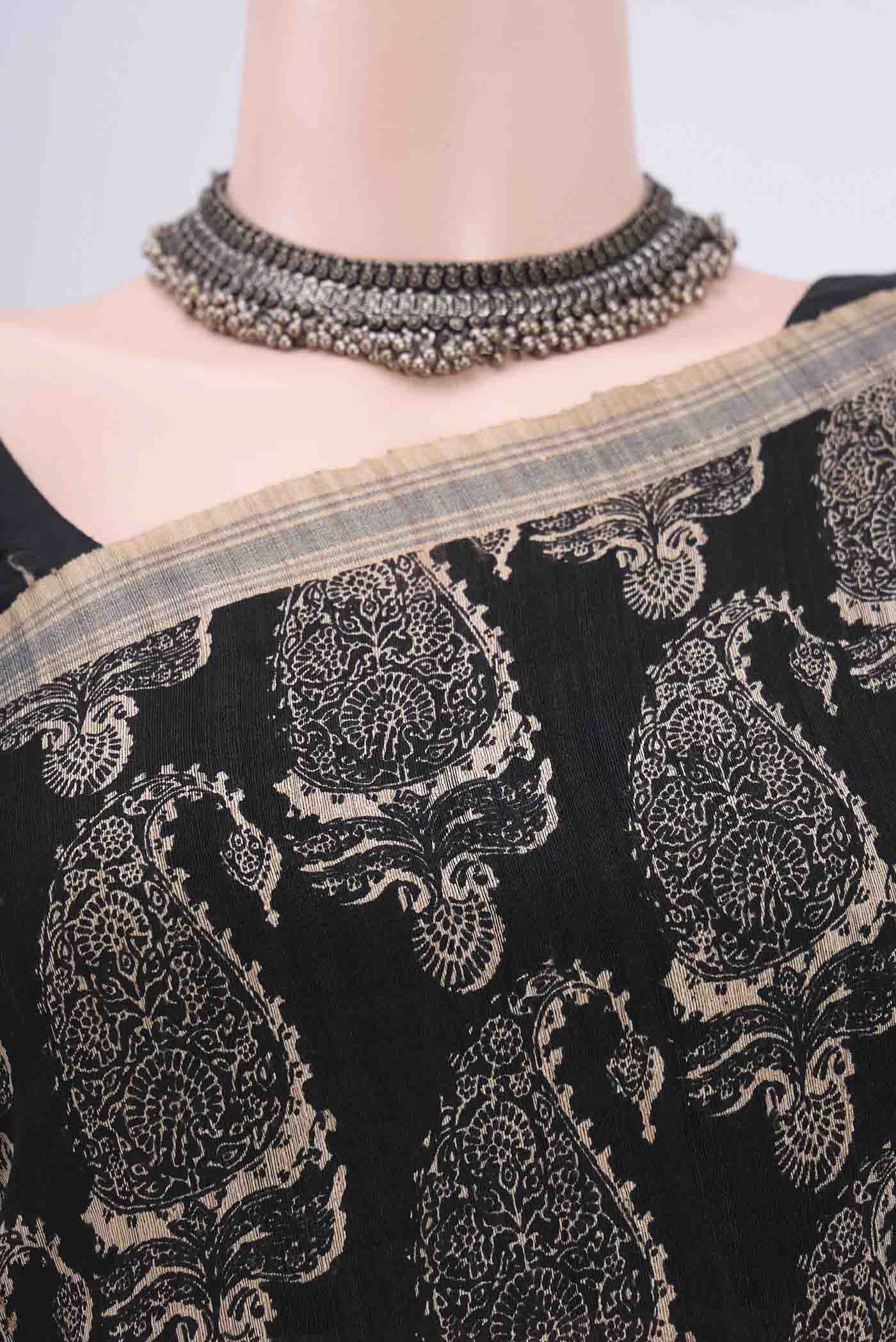 Border image of Black Tussar Silk Saree with Printed design on the body and Plain Border. 