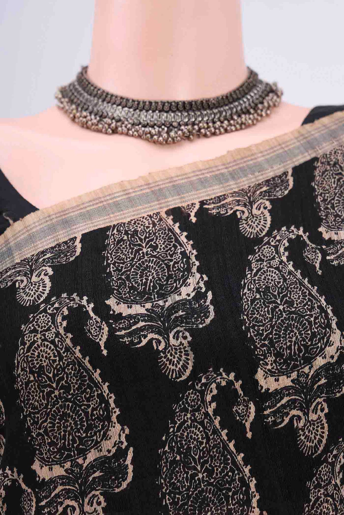 Border image of Black Tussar Silk Saree with Printed design on the body and Plain Border. 