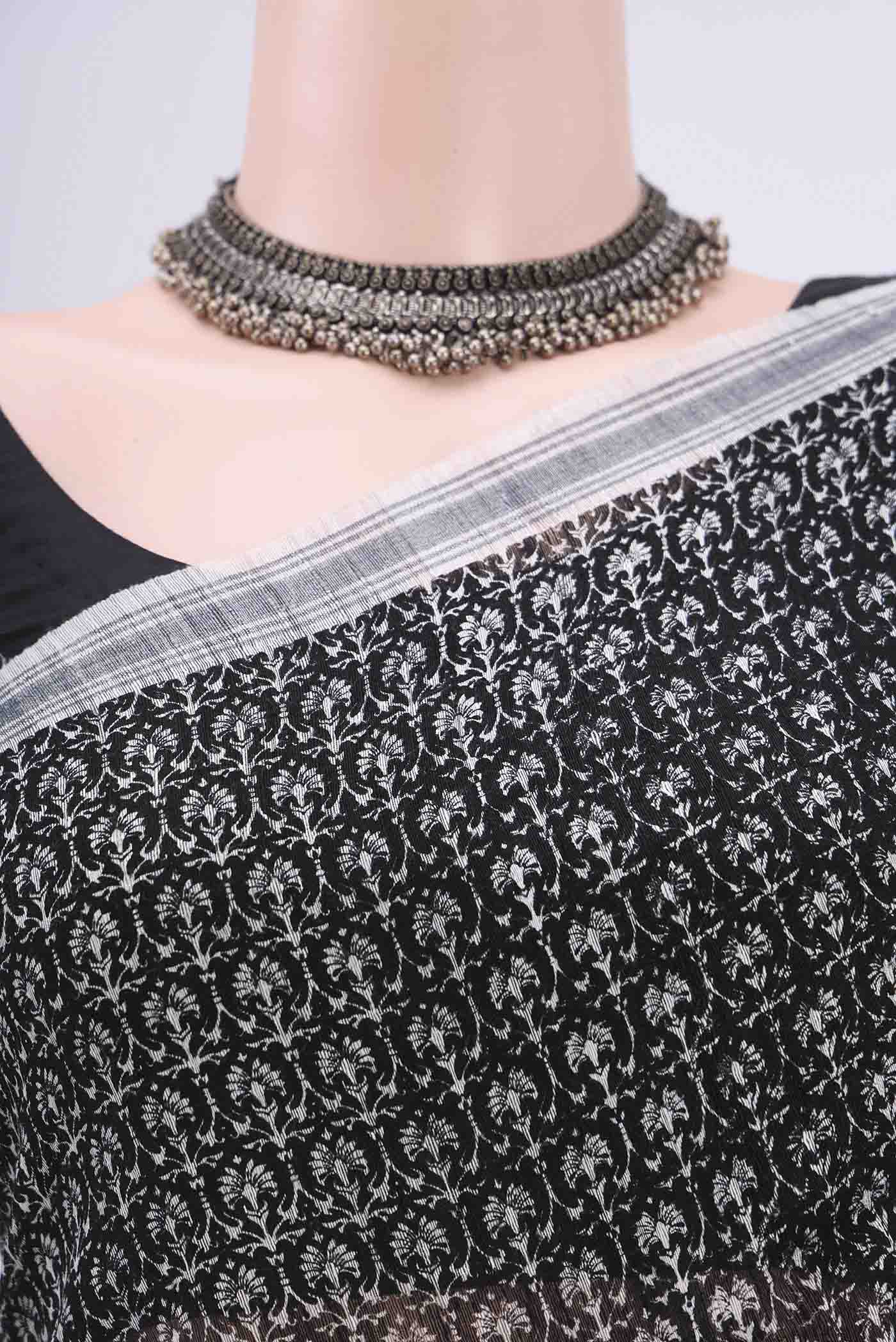 Border image of Black Tussar Silk Saree with Printed design on the body and Plain Border. 