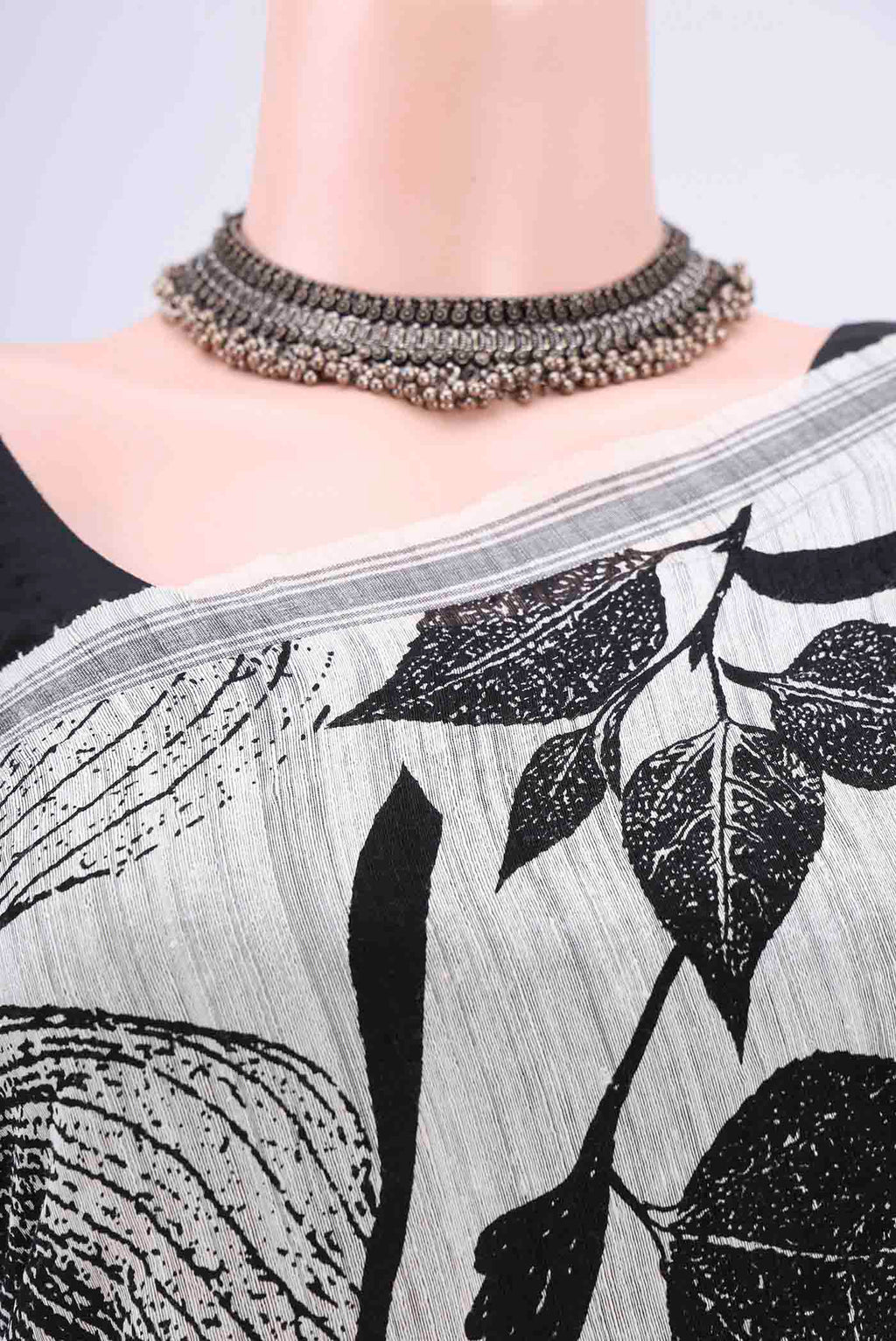 Border image of White Tussar Silk Saree with Printed design on the body and Plain Border. 