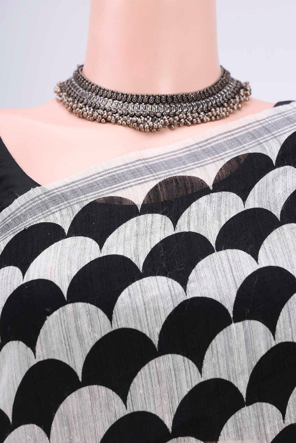 Border image of Black Tussar Silk Saree with Printed design on the body and Plain Border. 