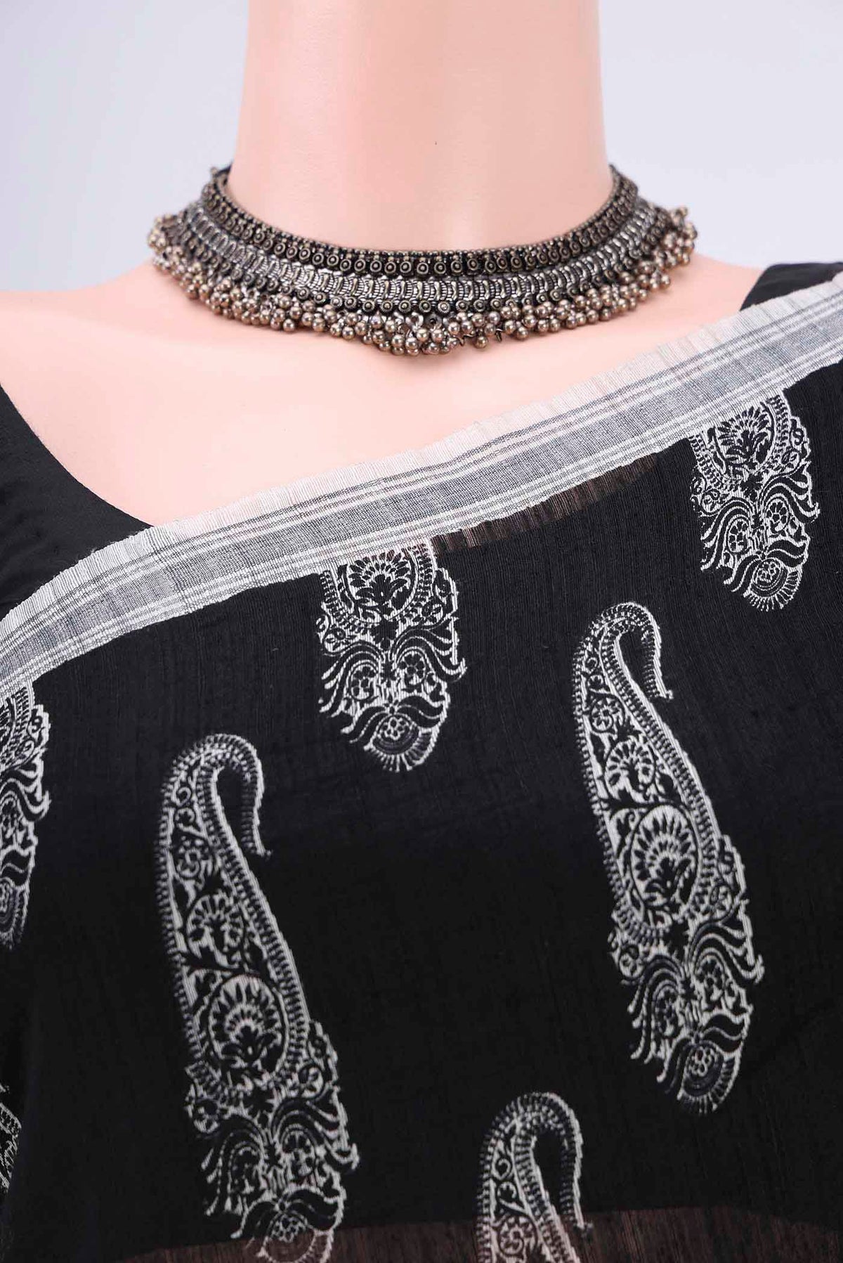 Border image of Black Tussar Silk Saree with Printed design on the body and Plain Border. 