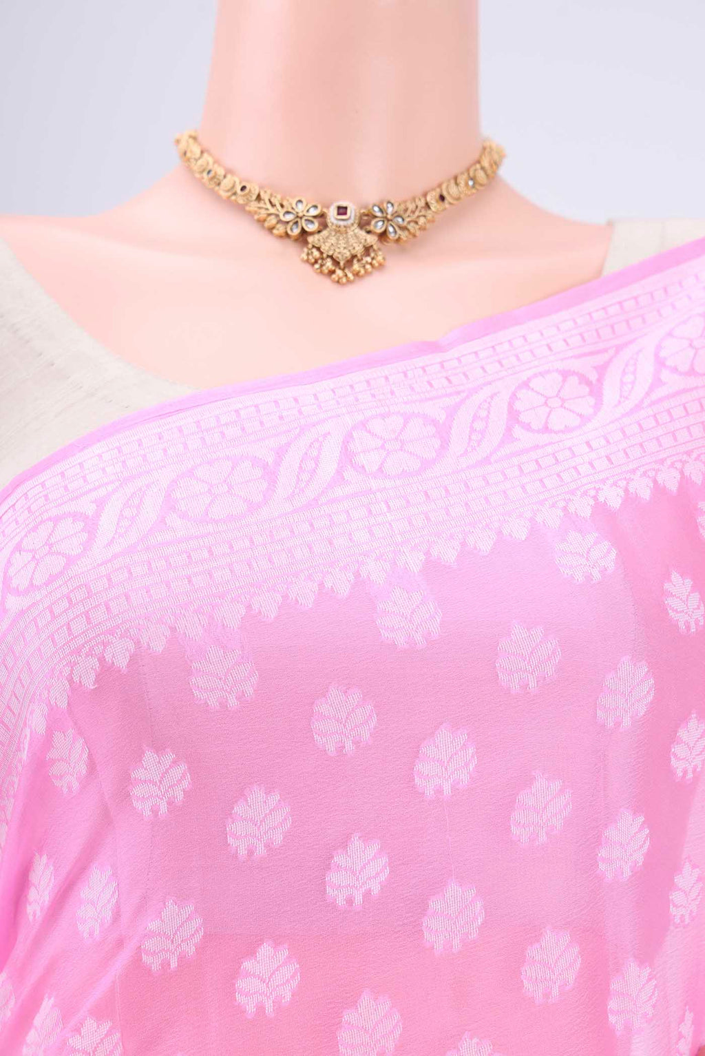 Border image of Rose pink Blended Banarasi Georgette Saree with Thread Butta on the body and Thread Border. 