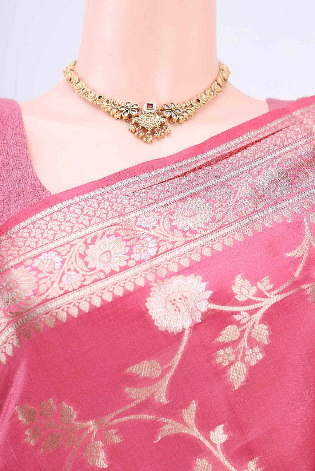 Border image of Pink Banarasi Raw Silk Saree with Zari Butta on the body and Zari Border. 