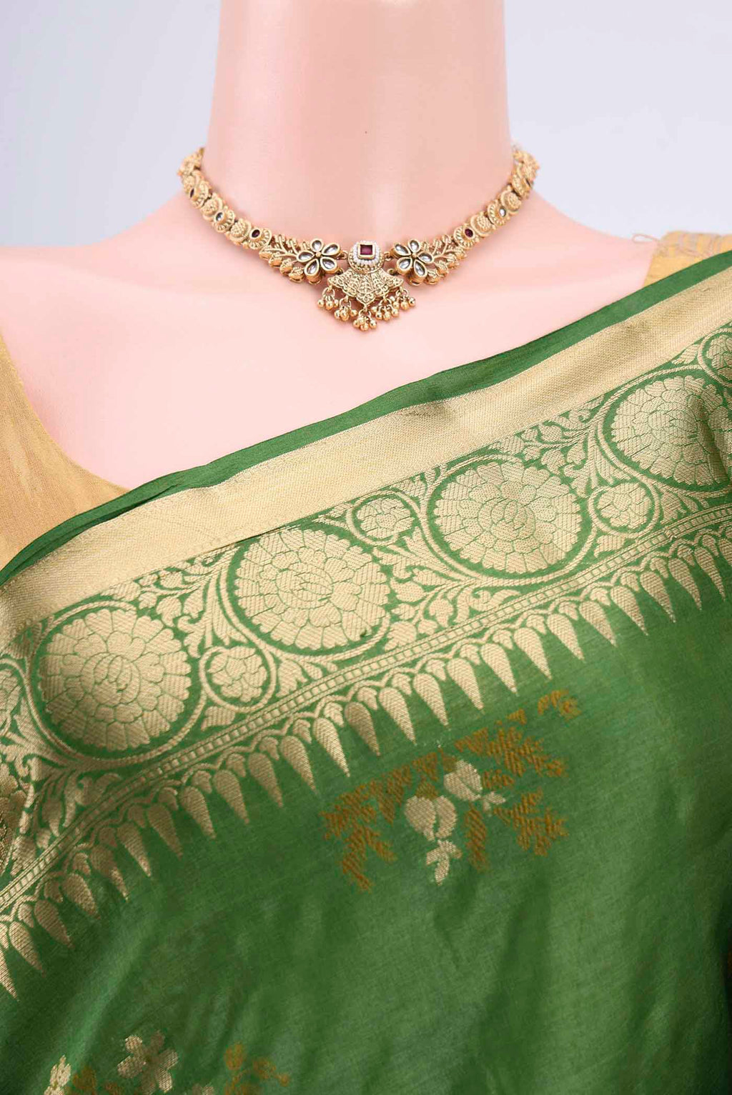 Border image of Green Banarasi Tussar Silk Saree with Zari Butta on the body and Zari Border. 