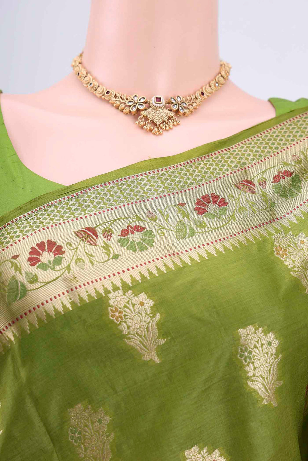 Border image of Green Banarasi Tussar Silk Saree with Zari Butta on the body and Zari Border. 