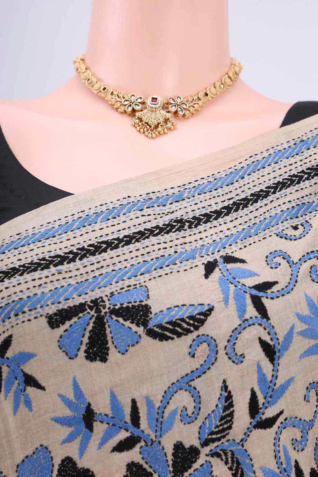 Border image of Beige Kantha Silk Saree with Kantha Work on the body and Thread Border. 
