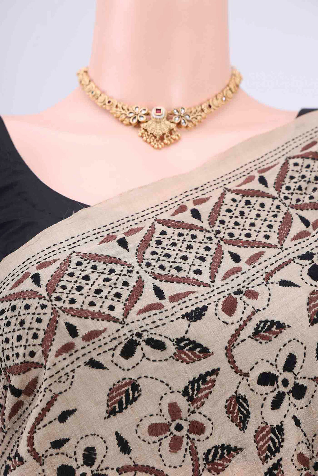 Border image of Beige Kantha Silk Saree with Kantha Work on the body and Thread Border. 