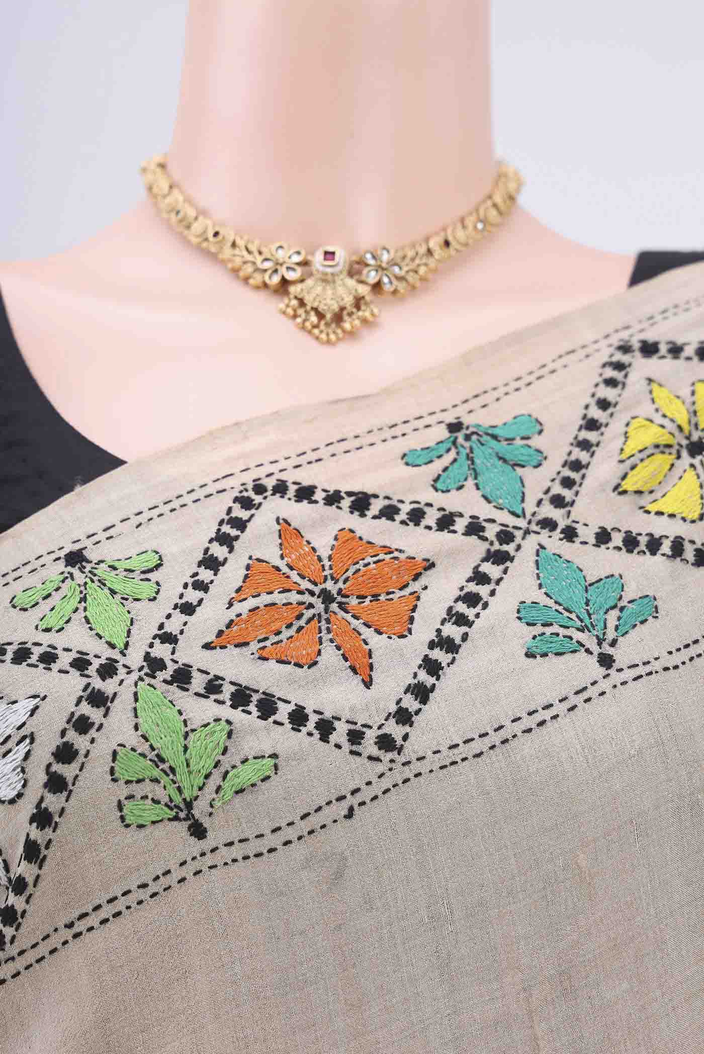Border image of Beige Kantha Silk Saree with Kantha Work on the body and Thread Border. 