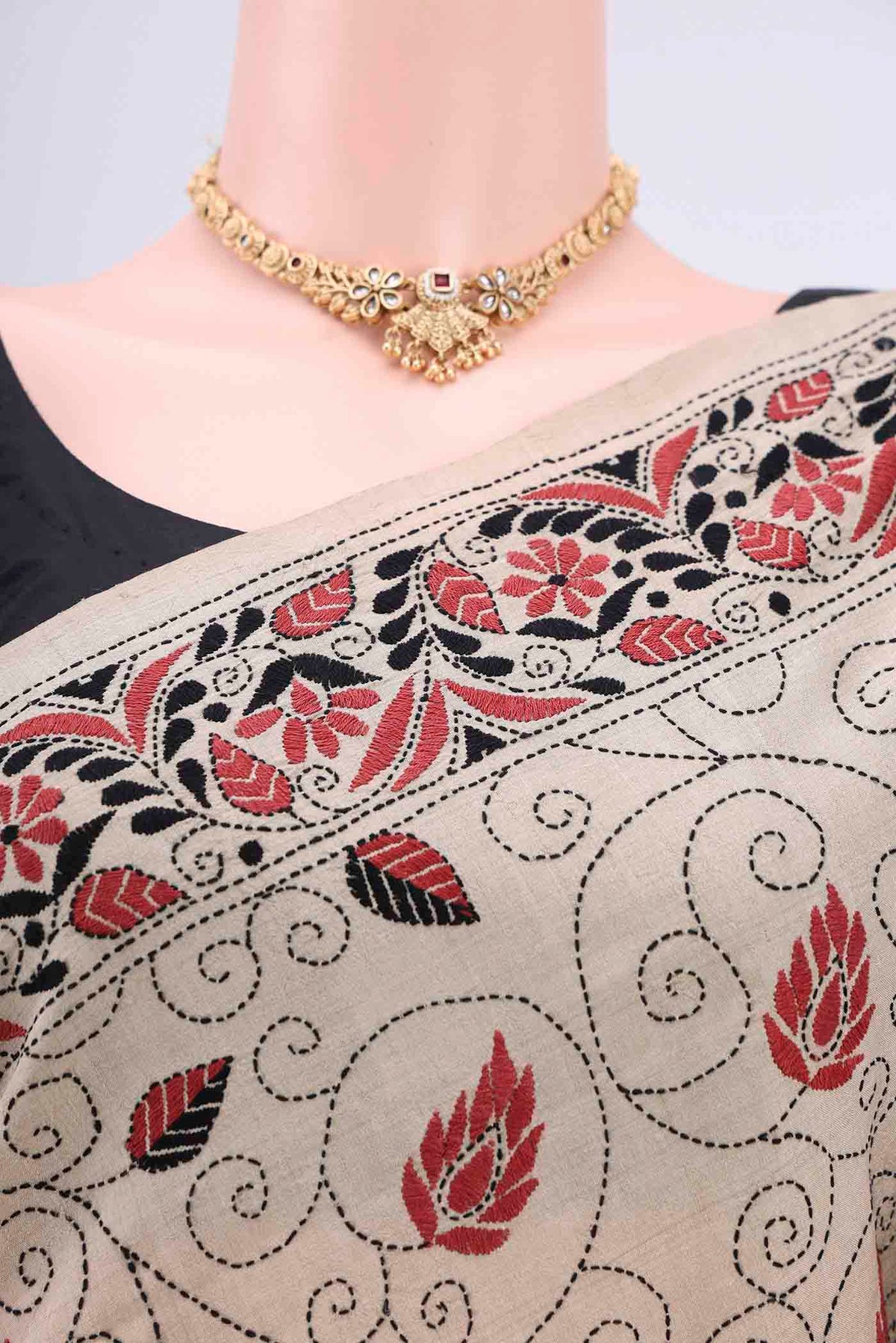Border image of Beige Kantha Silk Saree with Kantha Work on the body and Thread Border. 