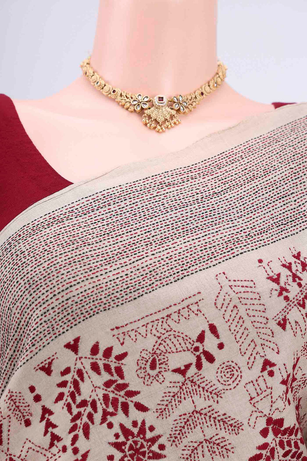 Border image of Beige Kantha Silk Saree with Kantha Work on the body and Thread Border. 