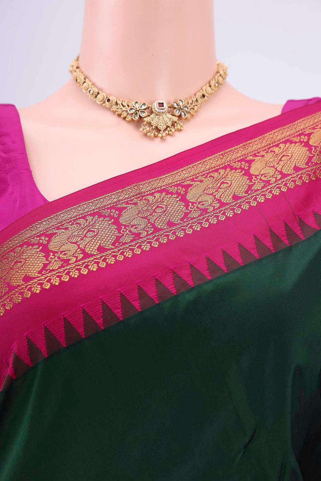 Border image of Bottle Green Dual Tone Blended Bangalore Silk Saree with Plain Body and Zari Border. 
