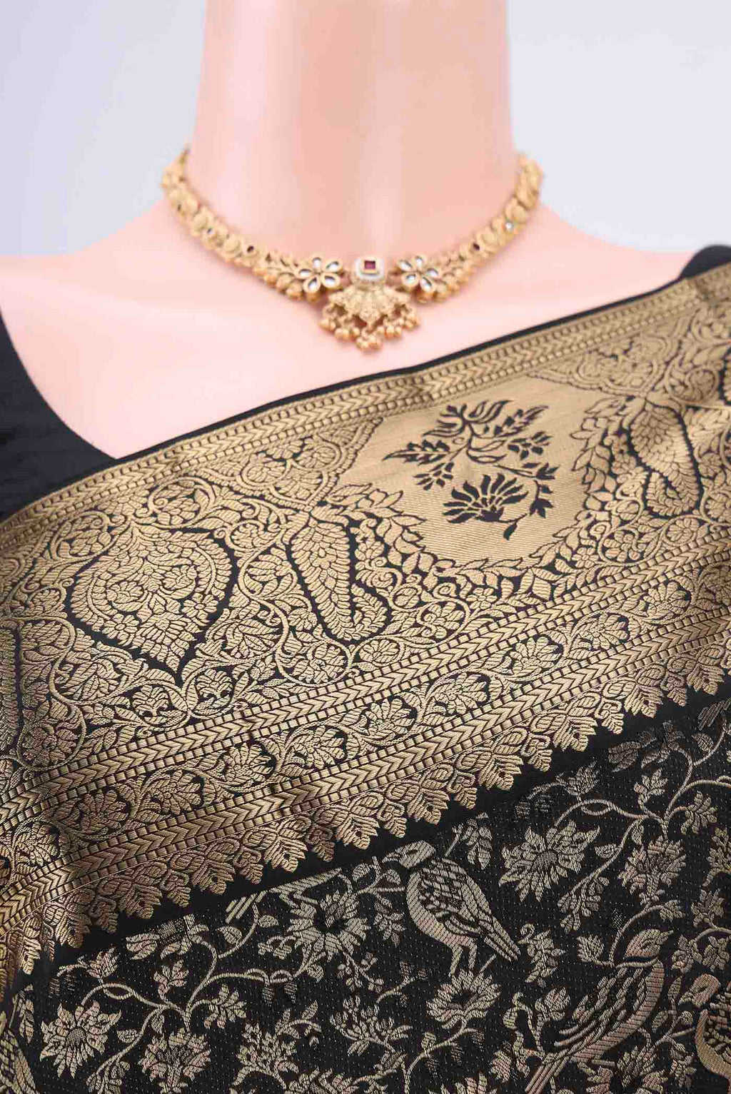 Border image of Black Bangalore Silk Saree with Zari Brocade on the body and Zari Border. 