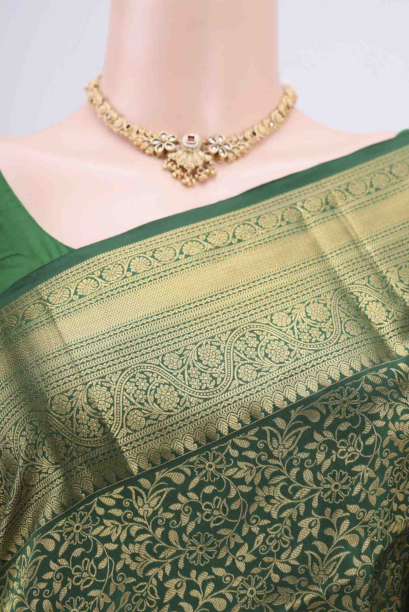 Border image of Green Bangalore Silk Saree with Zari Brocade on the body and Zari Border. 