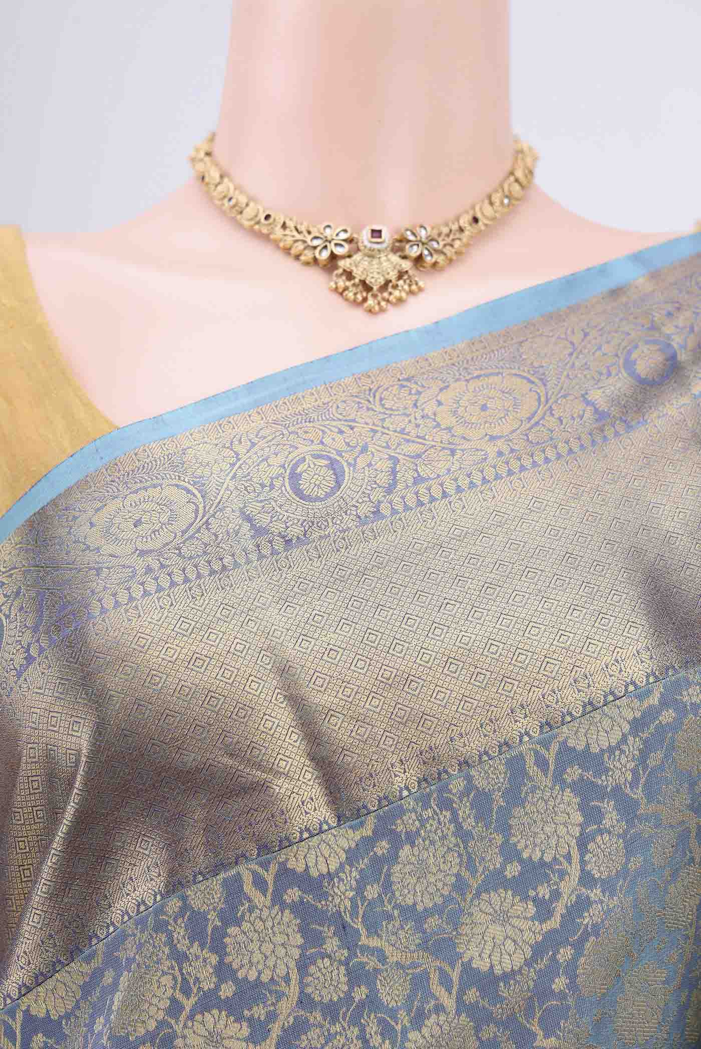 Border image of Maya Blue Dual Tone Bangalore Silk Saree with Zari Brocade on the body and Zari Border. 