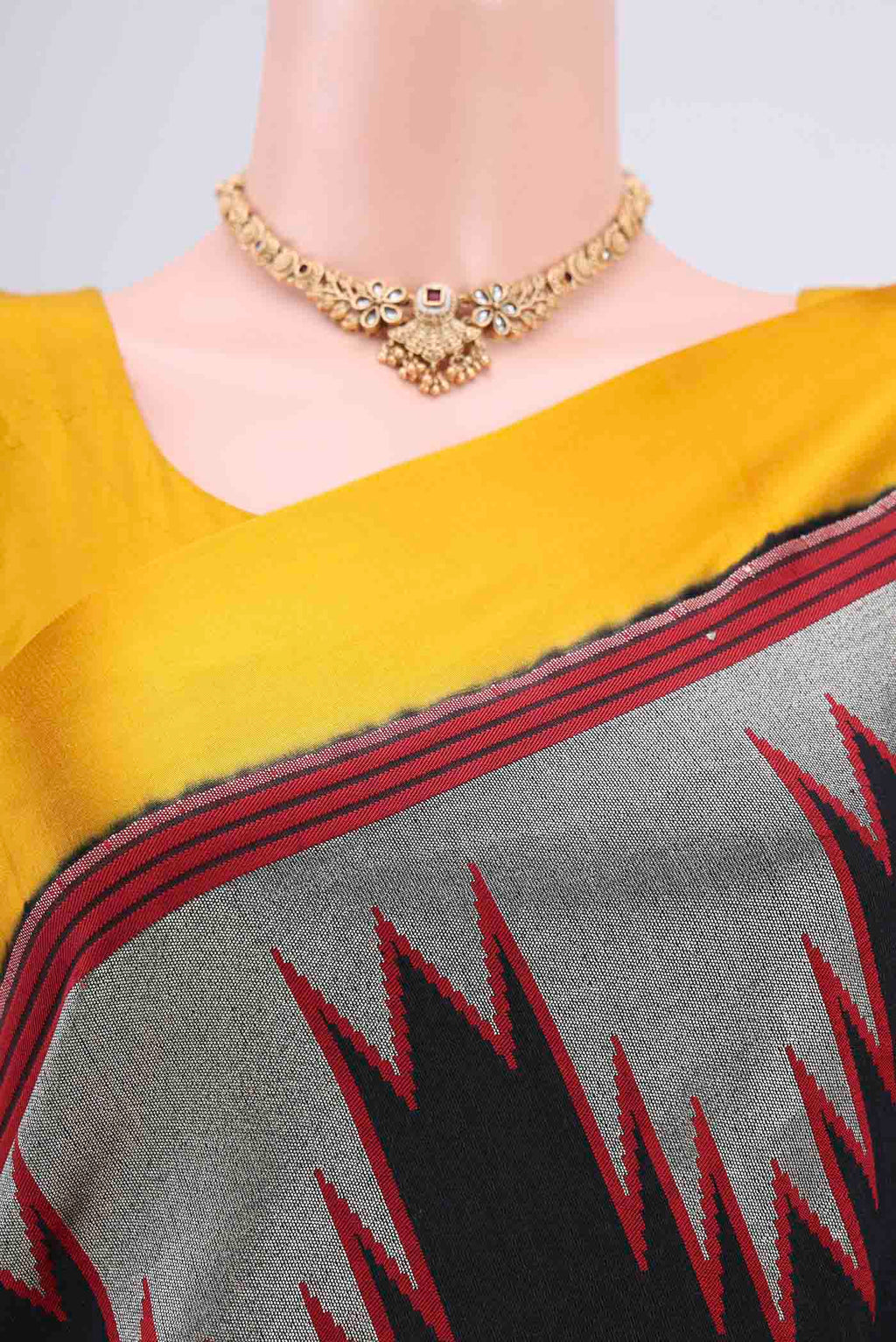 Border image of Black Banarasi Silk Saree with Zari Butta on the body and Zari Border. 