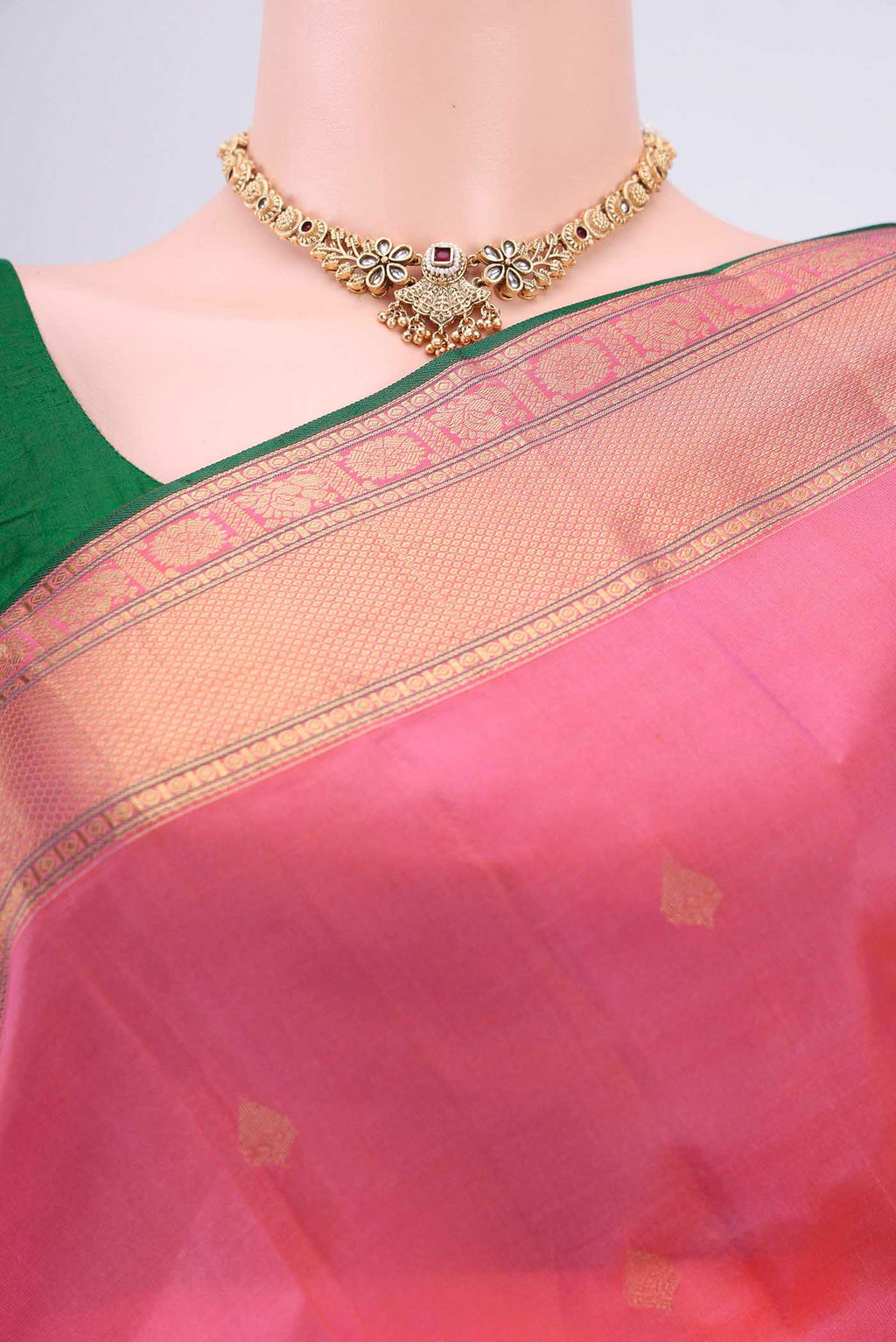 Border image of Pink Dual Tone Kanchipuram Silk Saree with Zari Butta on the body and Zari Border. 