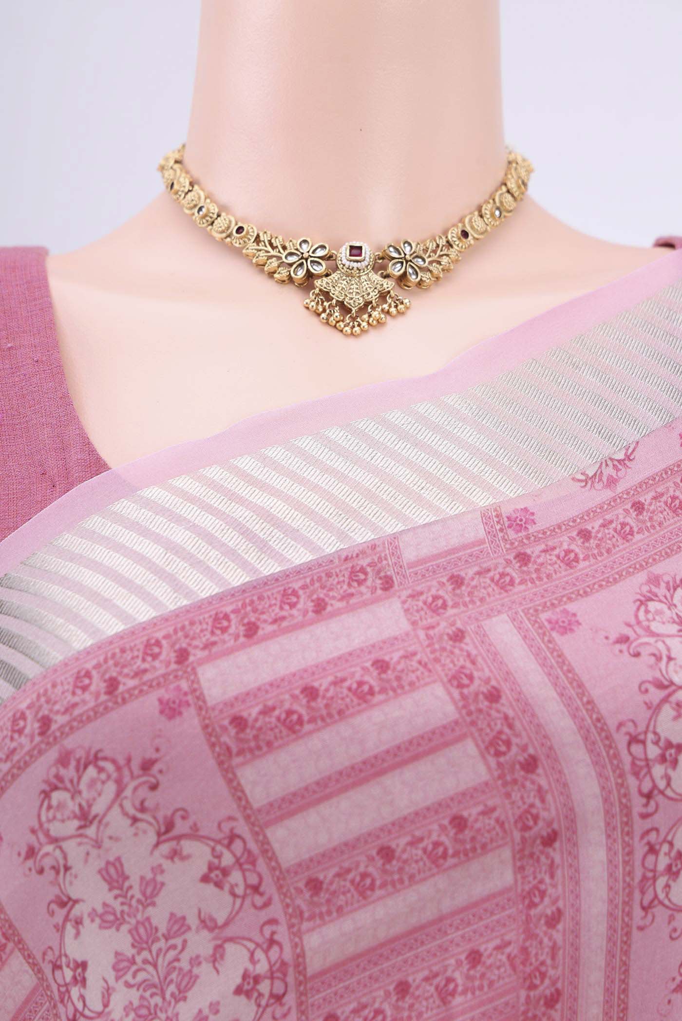 Border image of Rose pink Organza Silk Saree with Printed design on the body and Zari Border. 