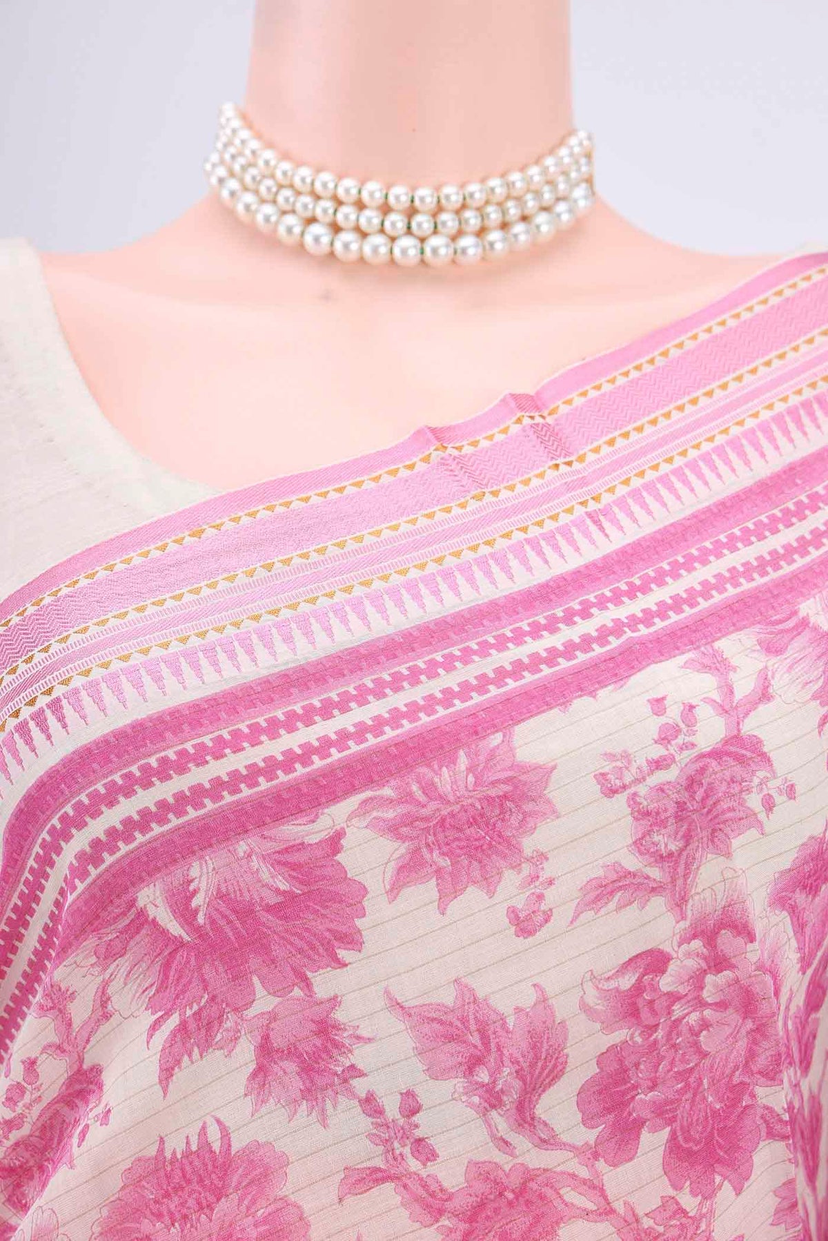 Border image of Cream Tussar Saree with Floral Print on the body and Thread Border. 