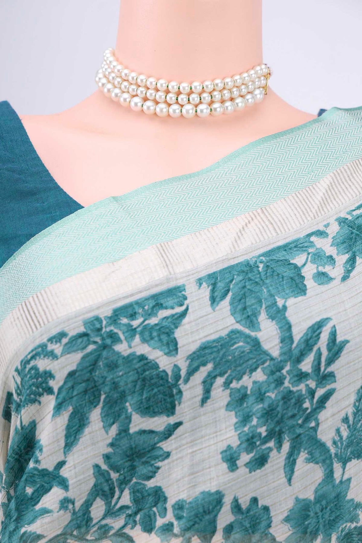 Border image of Beige Tussar Saree with Floral Print on the body and Thread Border. 