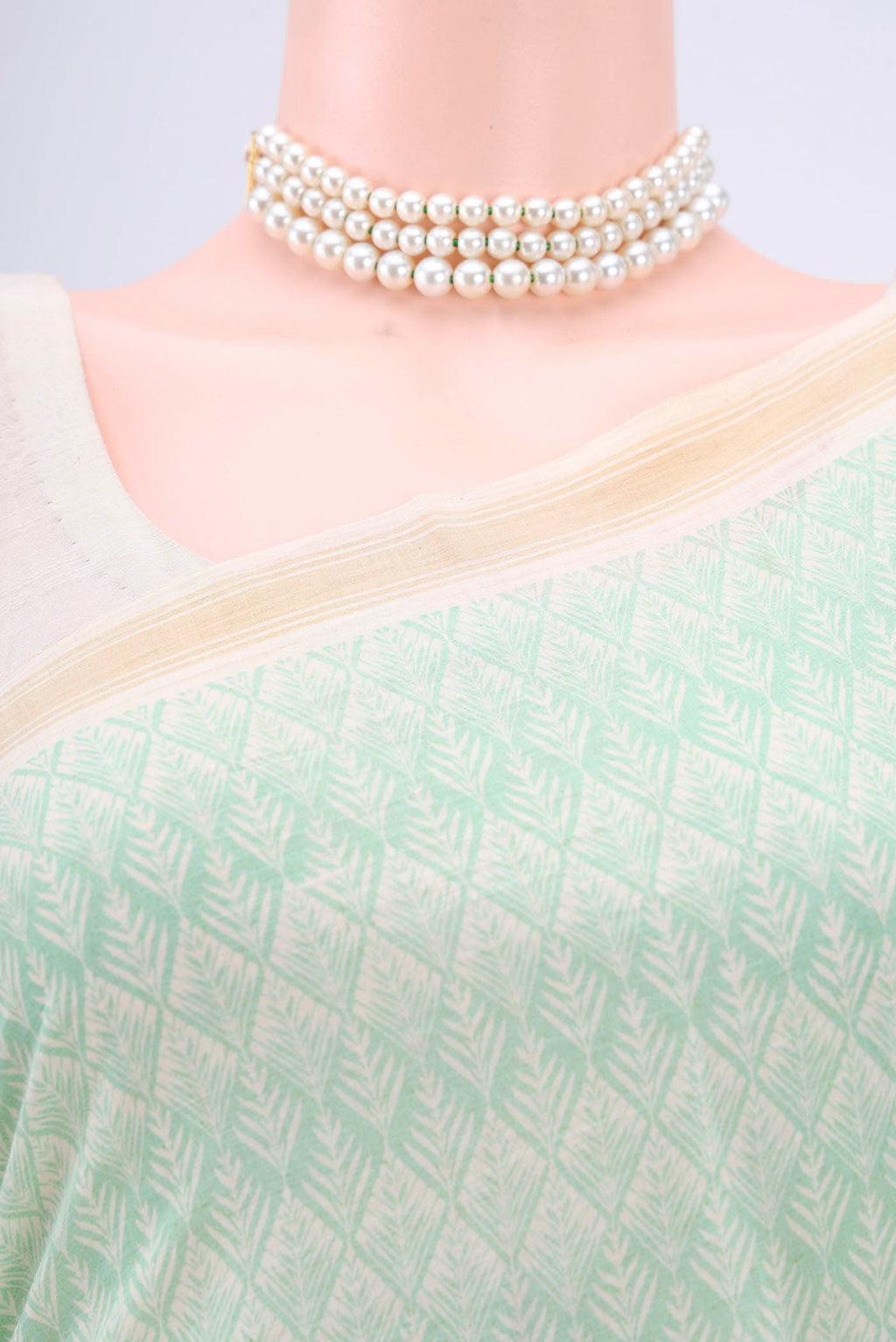 Border image of Sea Green Tussar Saree with Floral Print on the body and Plain Border. 