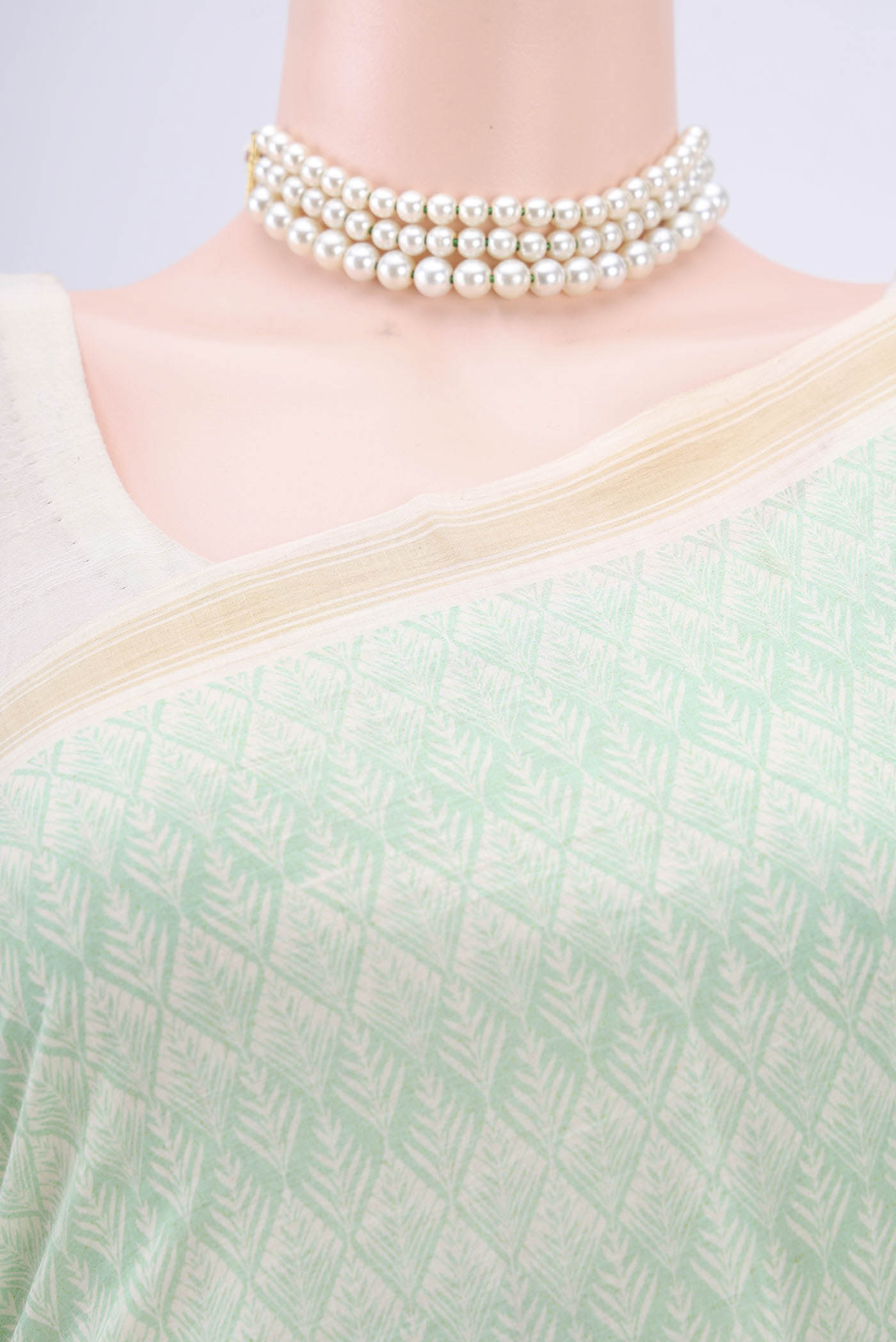Border image of Sea Green Tussar Saree with Floral Print on the body and Plain Border. 