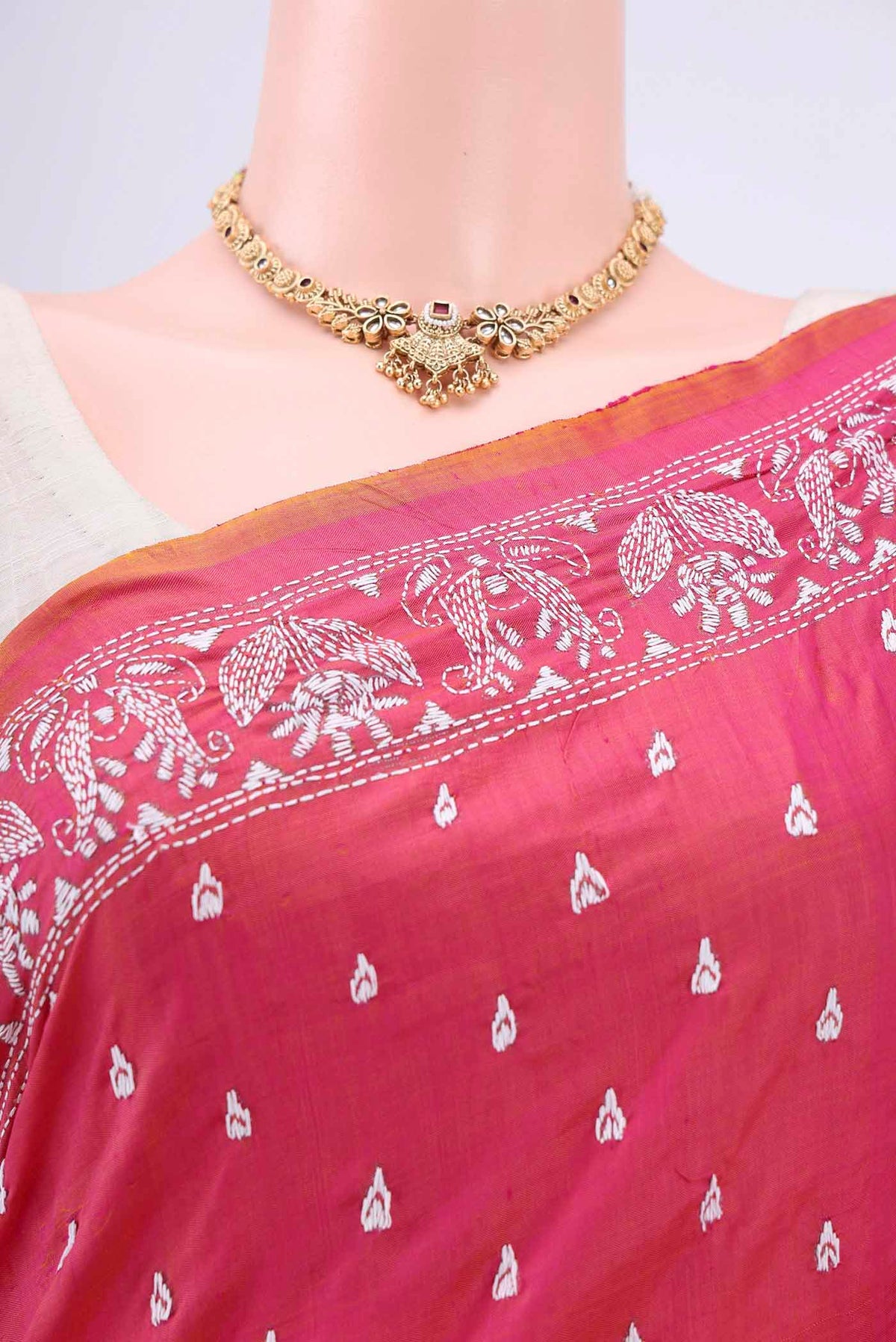 Border image of Dark Pink Kantha Silk Saree with Kantha Work on the body and Thread Border. 