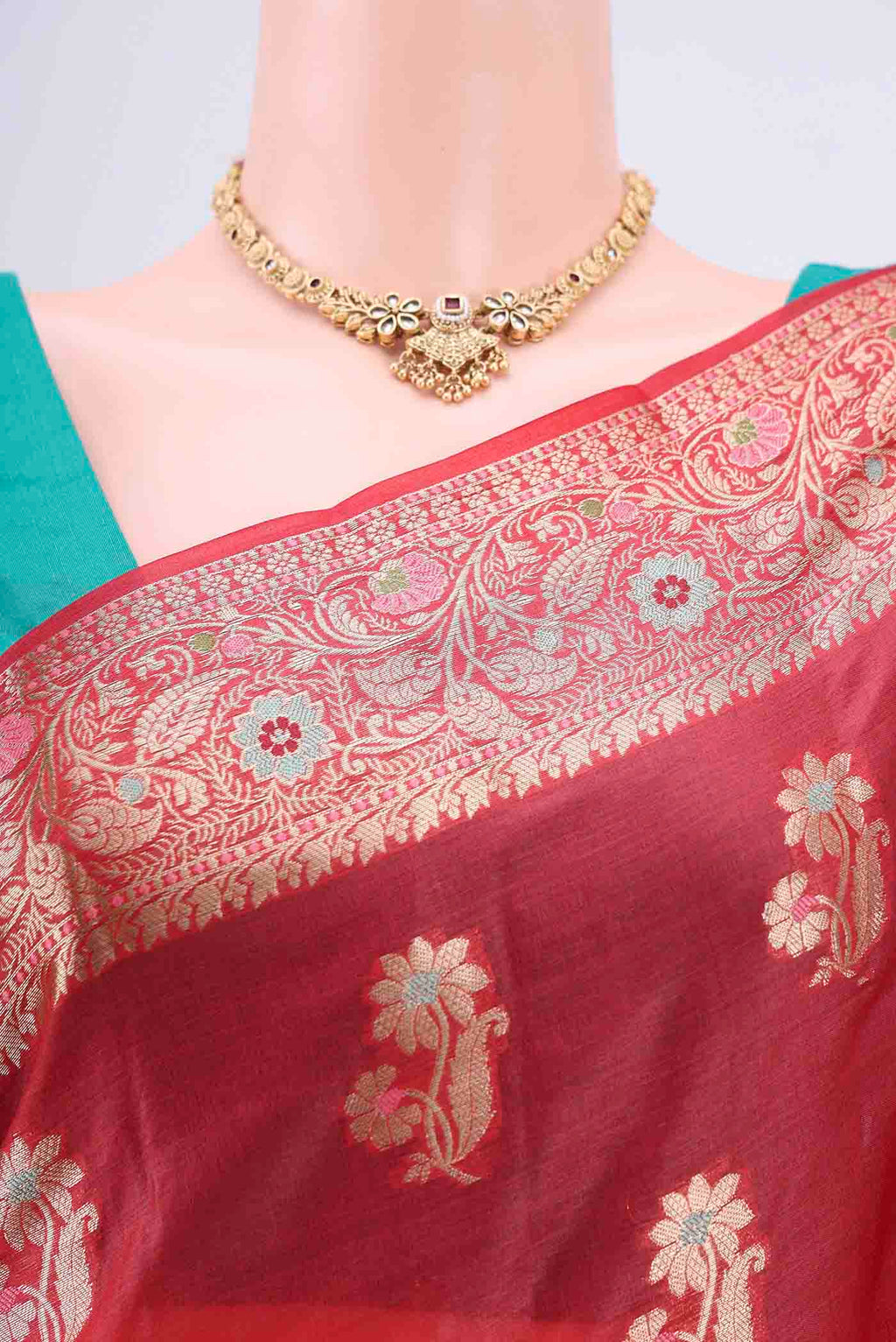 Border image of Red Banarasi Tussar Silk Saree with Zari And Thread Butta on the body and Zari And Thread Border. 