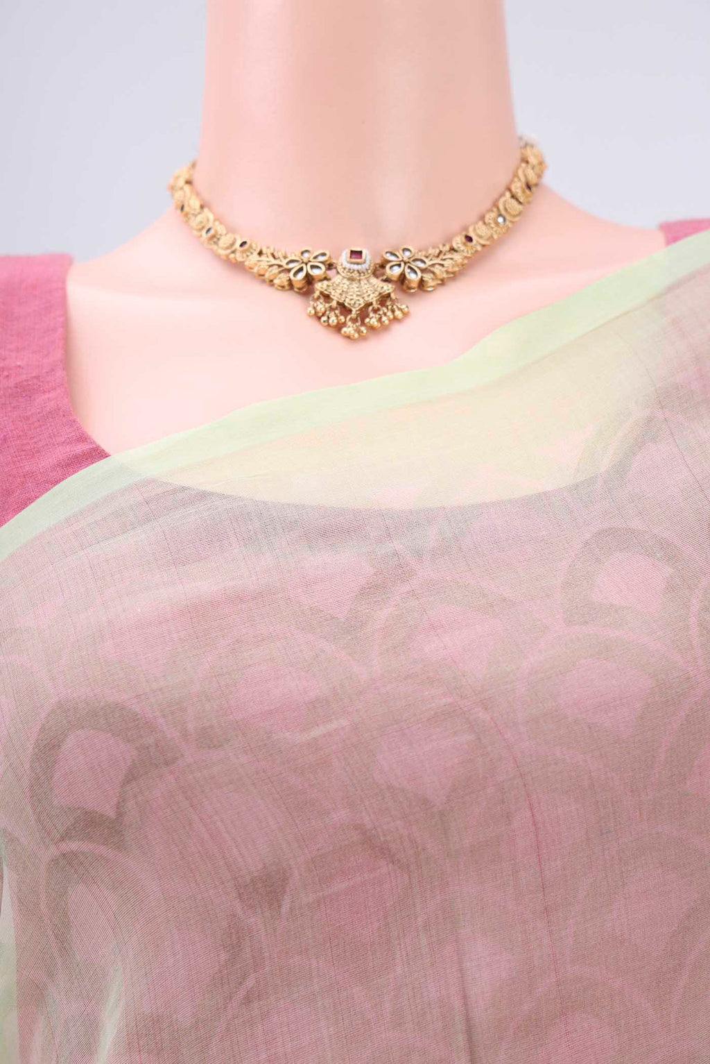 Border image of Mint Green Organza Silk Saree with Printed design on the body and Plain Border. 
