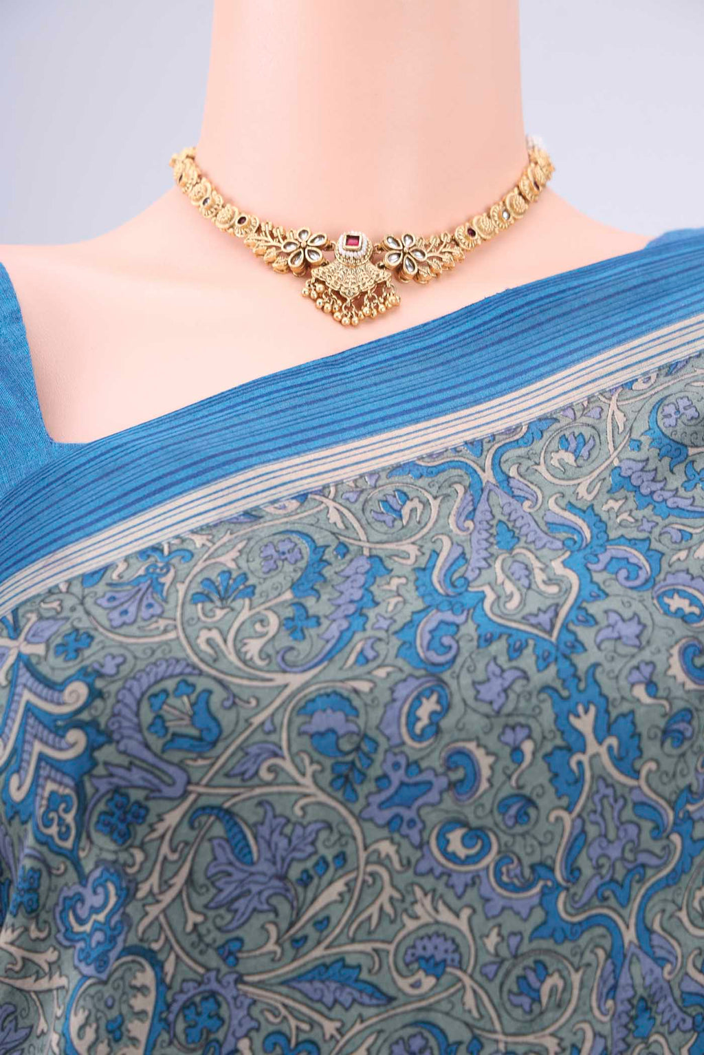 Border image of Davys Grey Printed Silk Saree with Floral Print on the body and Printed Border. 