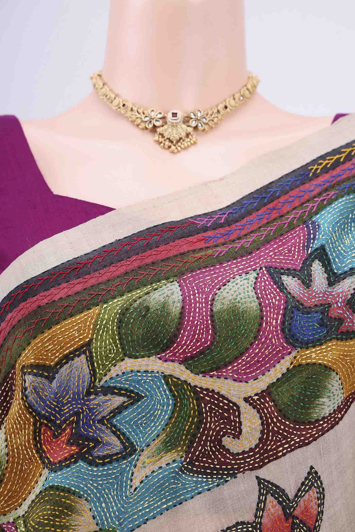 Border image of Beige Kantha Silk Saree with Kantha Work on the body and Thread Border. 