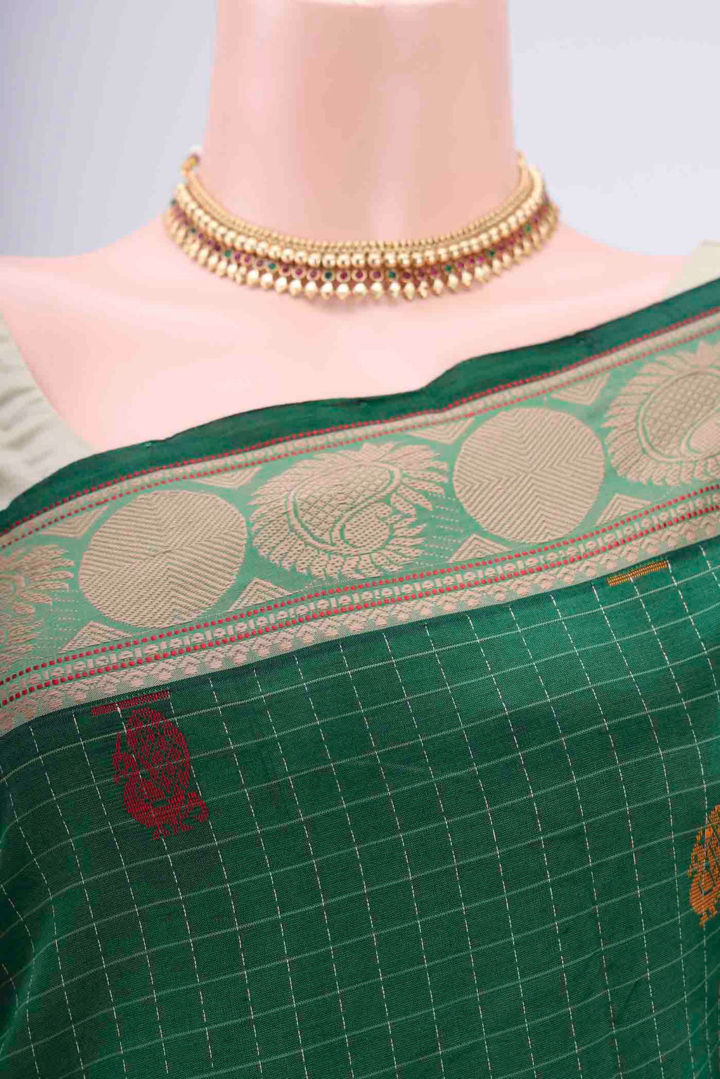Border image of Bottle Green Blended Poly Cotton Saree with Checked design on the body and Thread Border. 