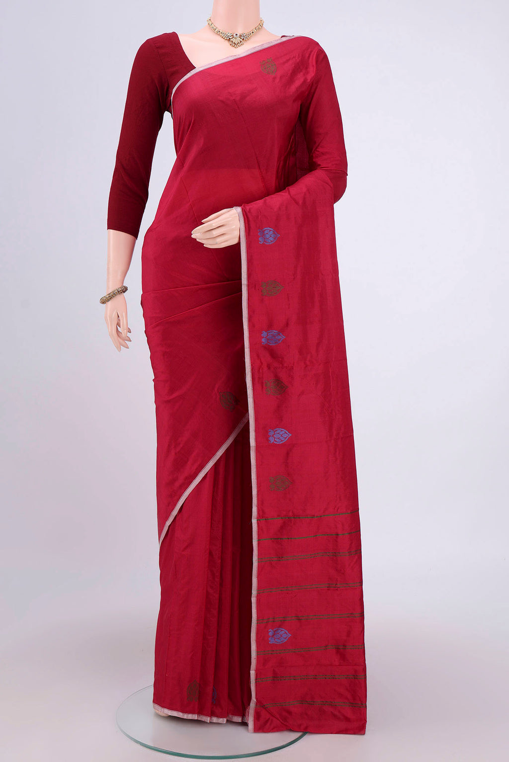 Maroon Kanchipuram Saree with Plain Body and Thread Border.  displayed on a mannequin