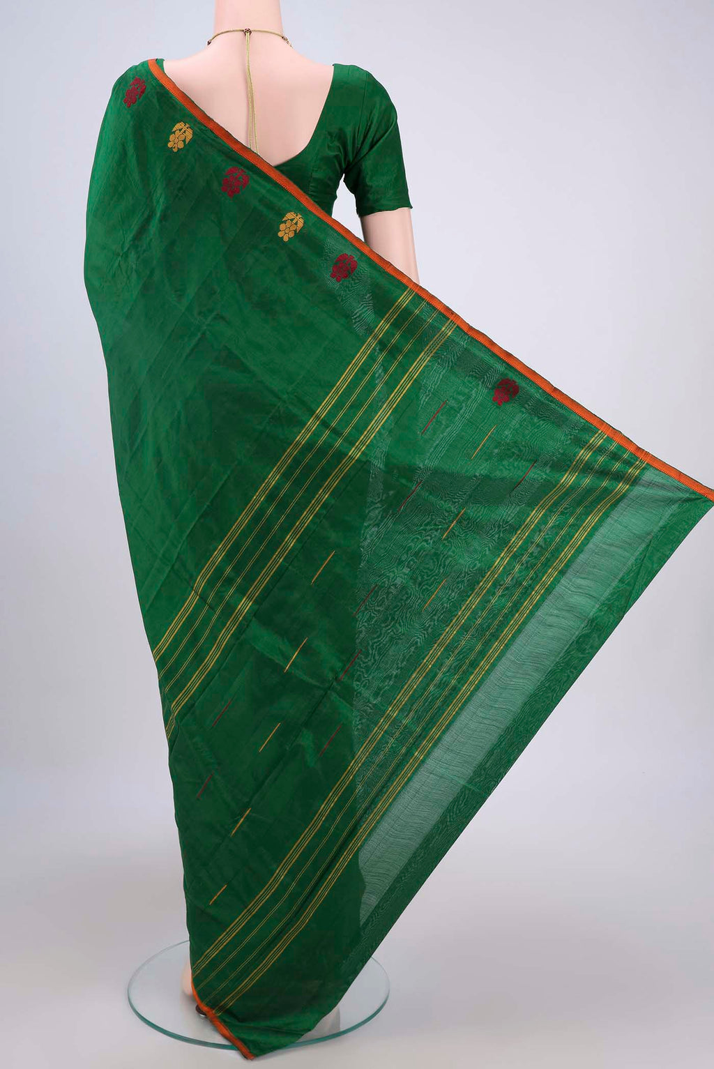 Flat view of Bottle Green Kanchipuram Silk Saree with Plain Body and Thread Border. 