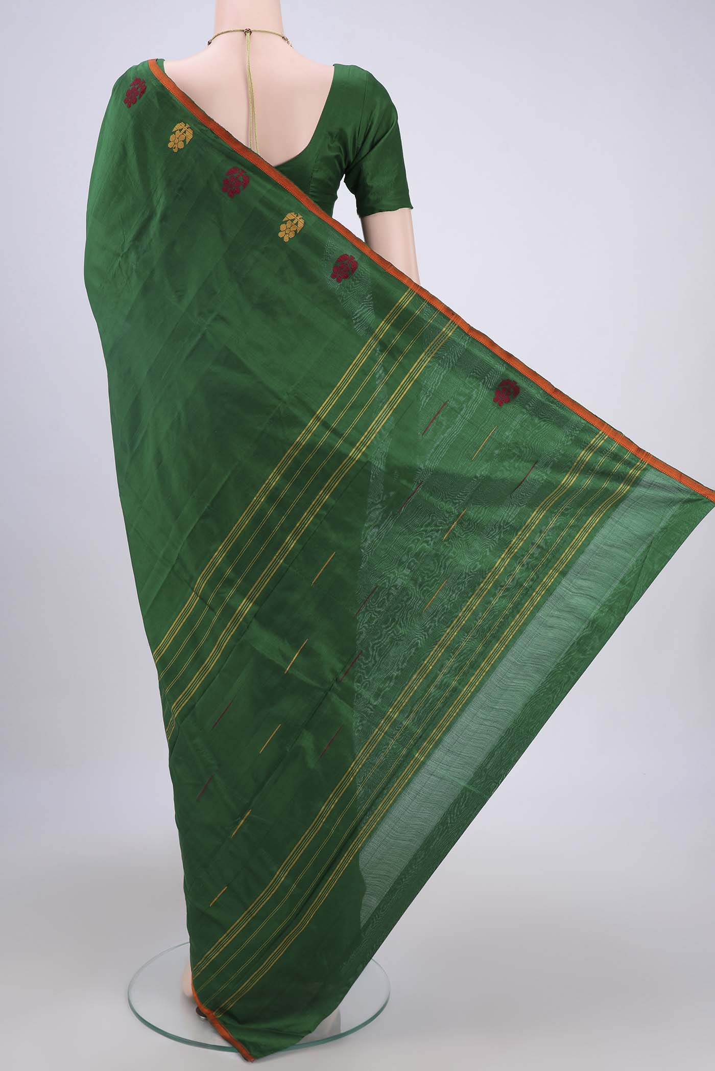 Flat view of Bottle Green Kanchipuram Silk Saree with Plain Body and Thread Border. 