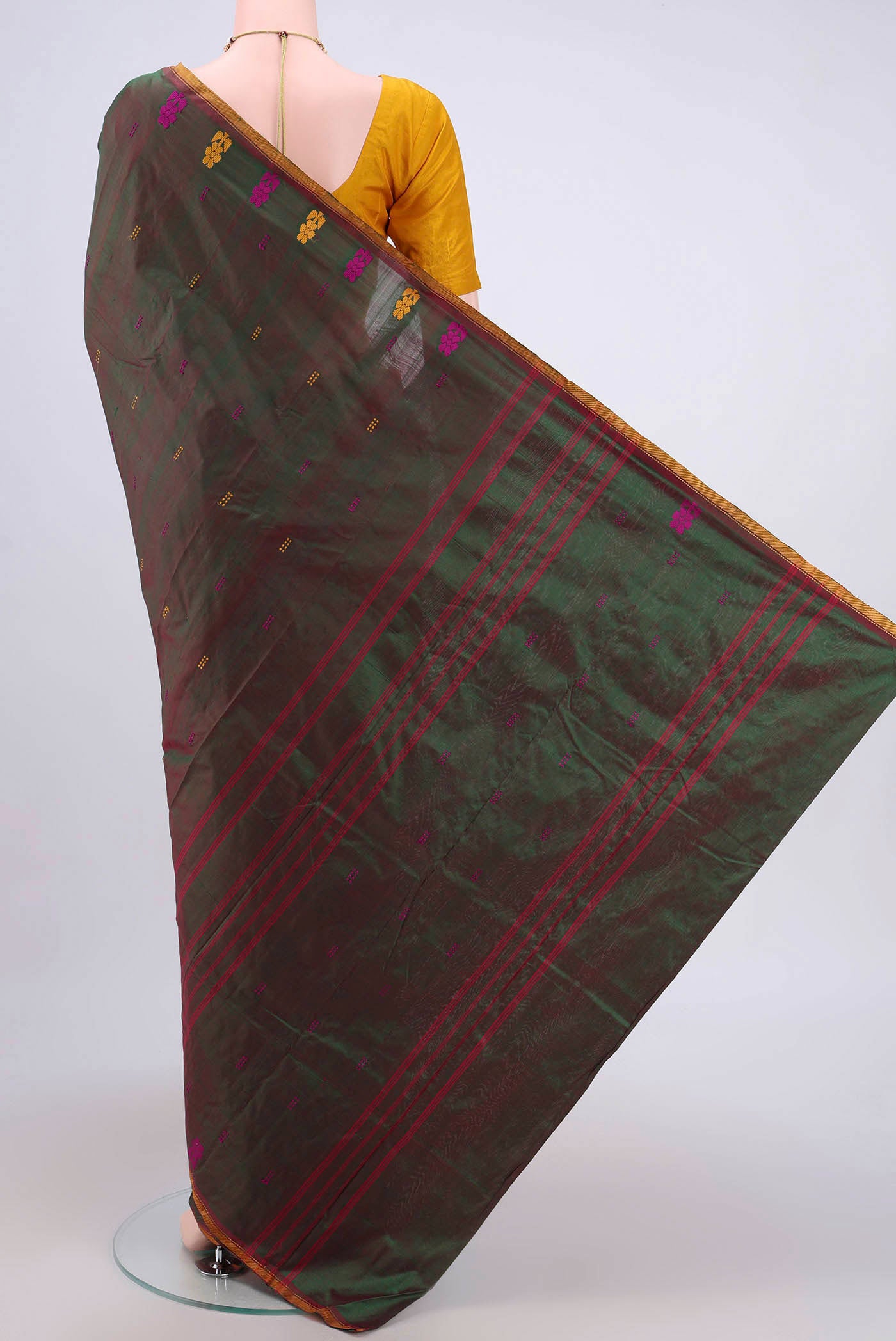 Flat view of Green Kanchipuram Silk Saree with Plain Body and Thread Border. 