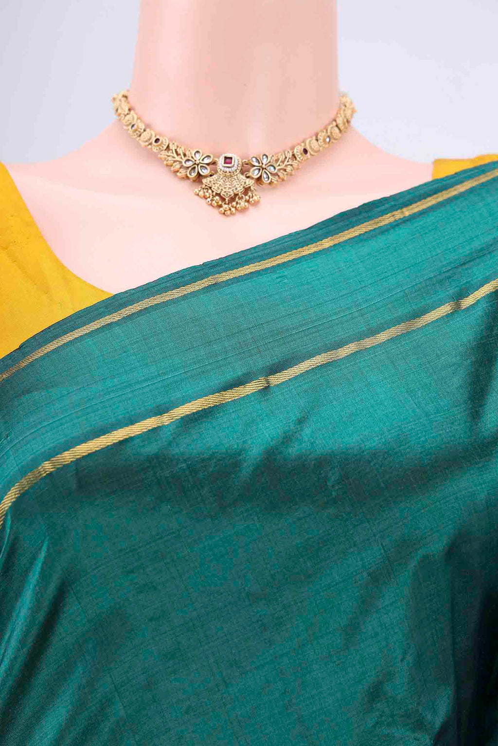 Border image of Green Kanchipuram Saree with Plain Body and Zari And Thread Border. 
