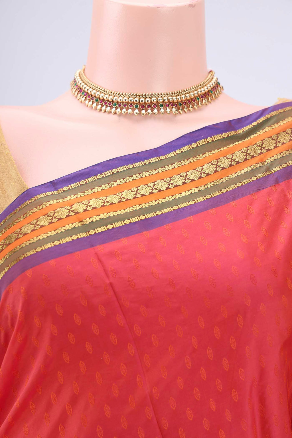Border image of Dark Pink Bangalore Silk Saree with Thread Butta on the body and Zari Border. 