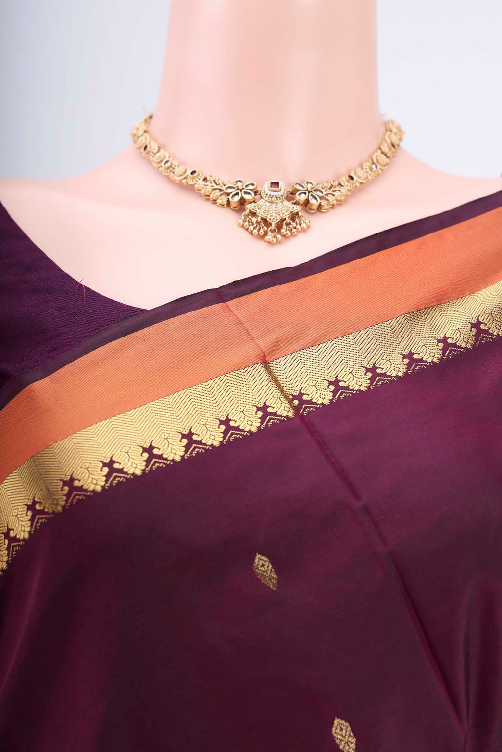 Border image of Magenta Blended Bangalore Silk Saree with Zari Butta on the body and Zari Border. 
