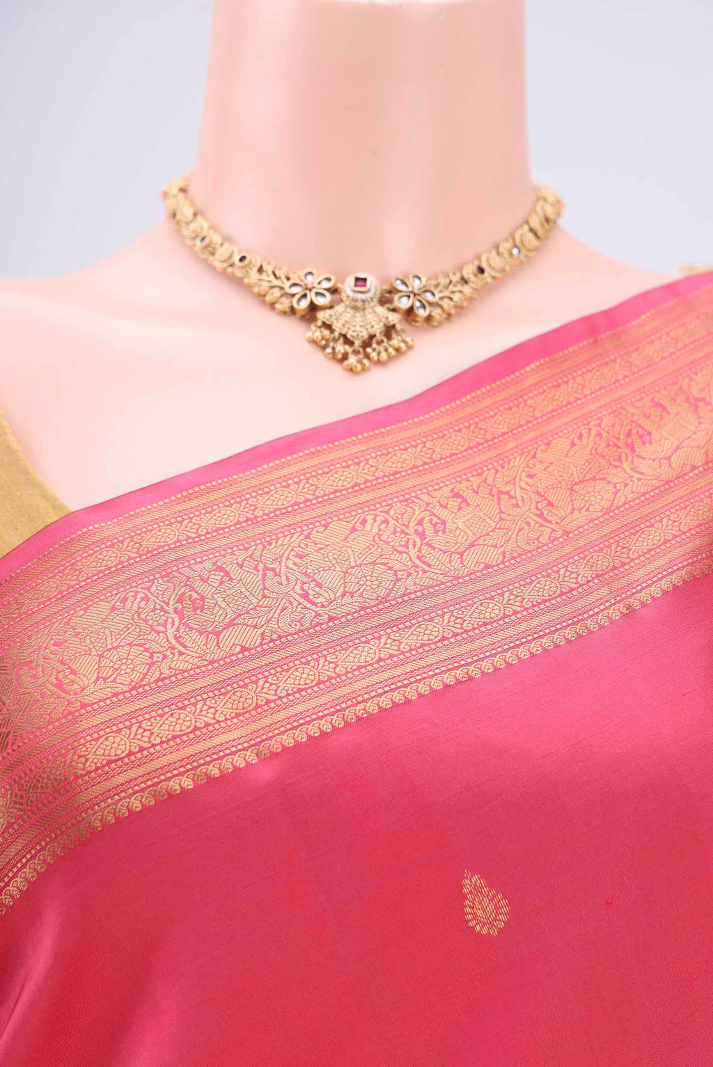 Border image of Pink Kanchipuram Silk Saree with Zari Butta on the body and Zari Border. 