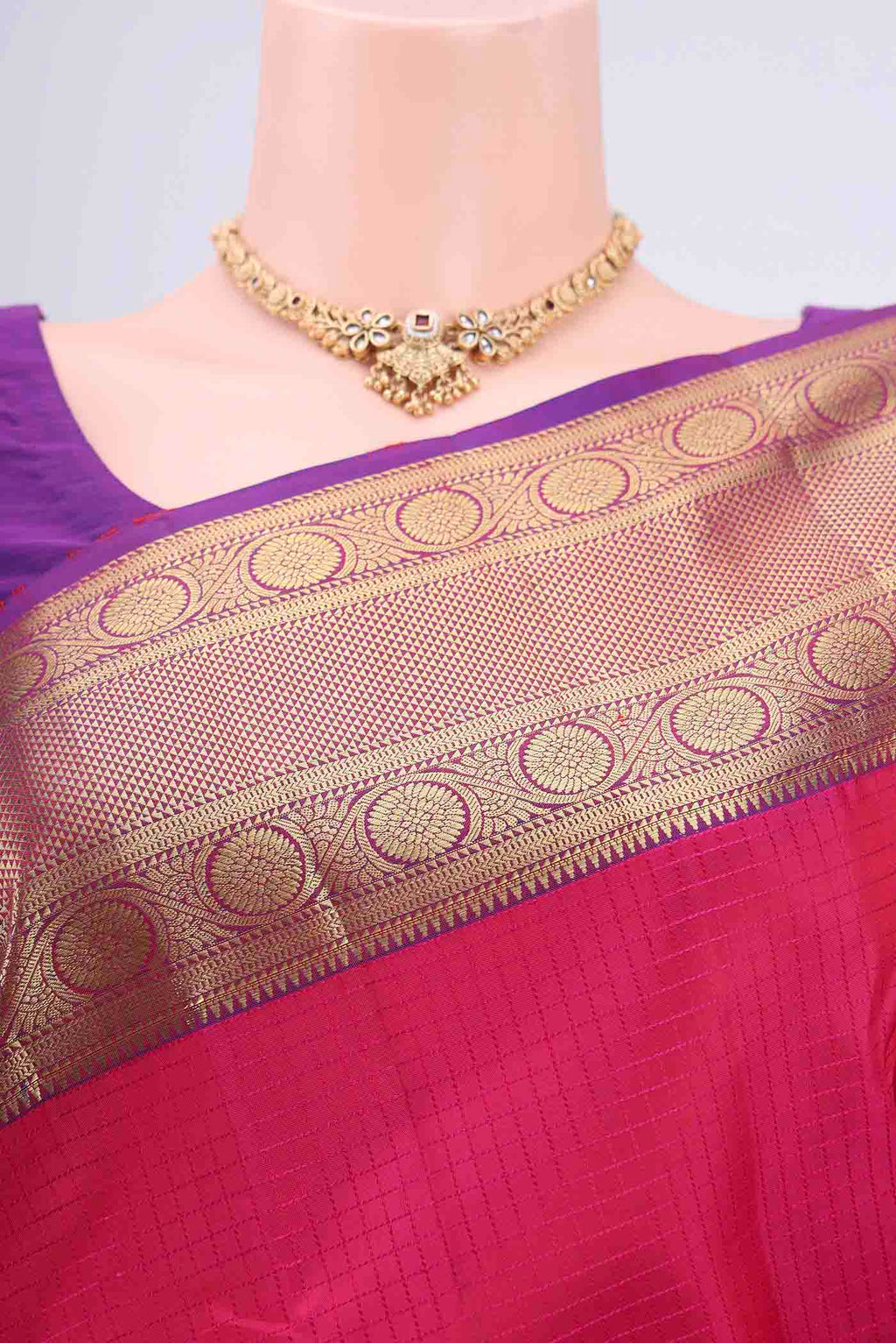 Border image of Dark Pink Kanjivaram Saree with Checked design on the body and Zari Border. 