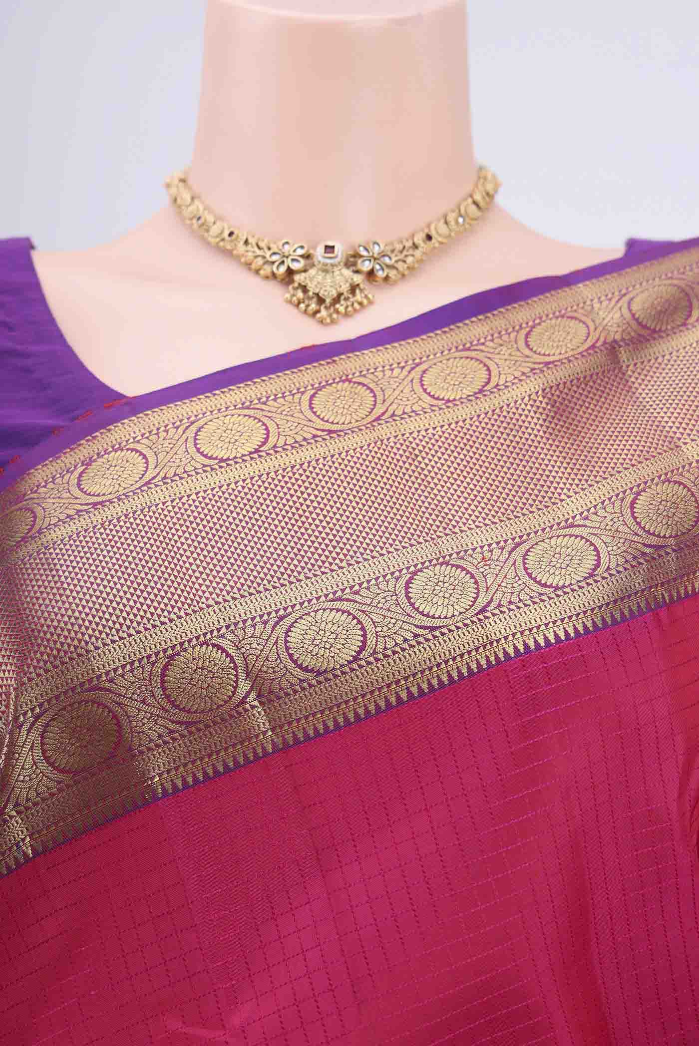 Border image of Dark Pink Kanjivaram Saree with Checked design on the body and Zari Border. 