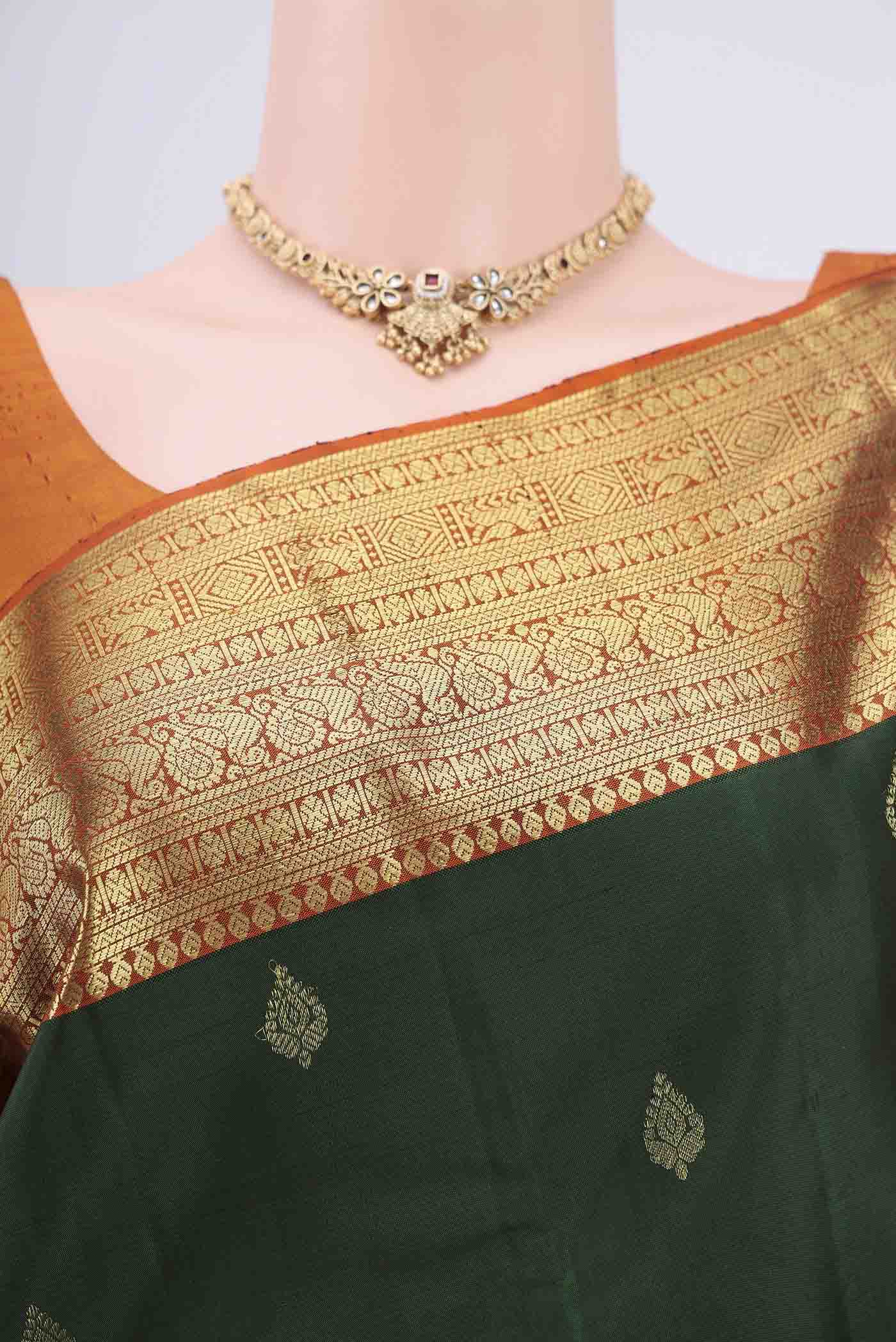 Border image of Bottle Green Kanchipuram Saree with Zari Butta on the body and Zari Border. 