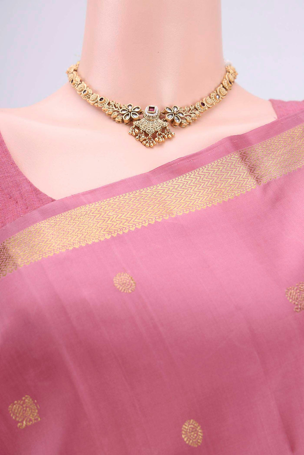 Border image of Rose pink Nangavalli Silk [ Salem ] Saree with Zari Butta on the body and Zari Border. 