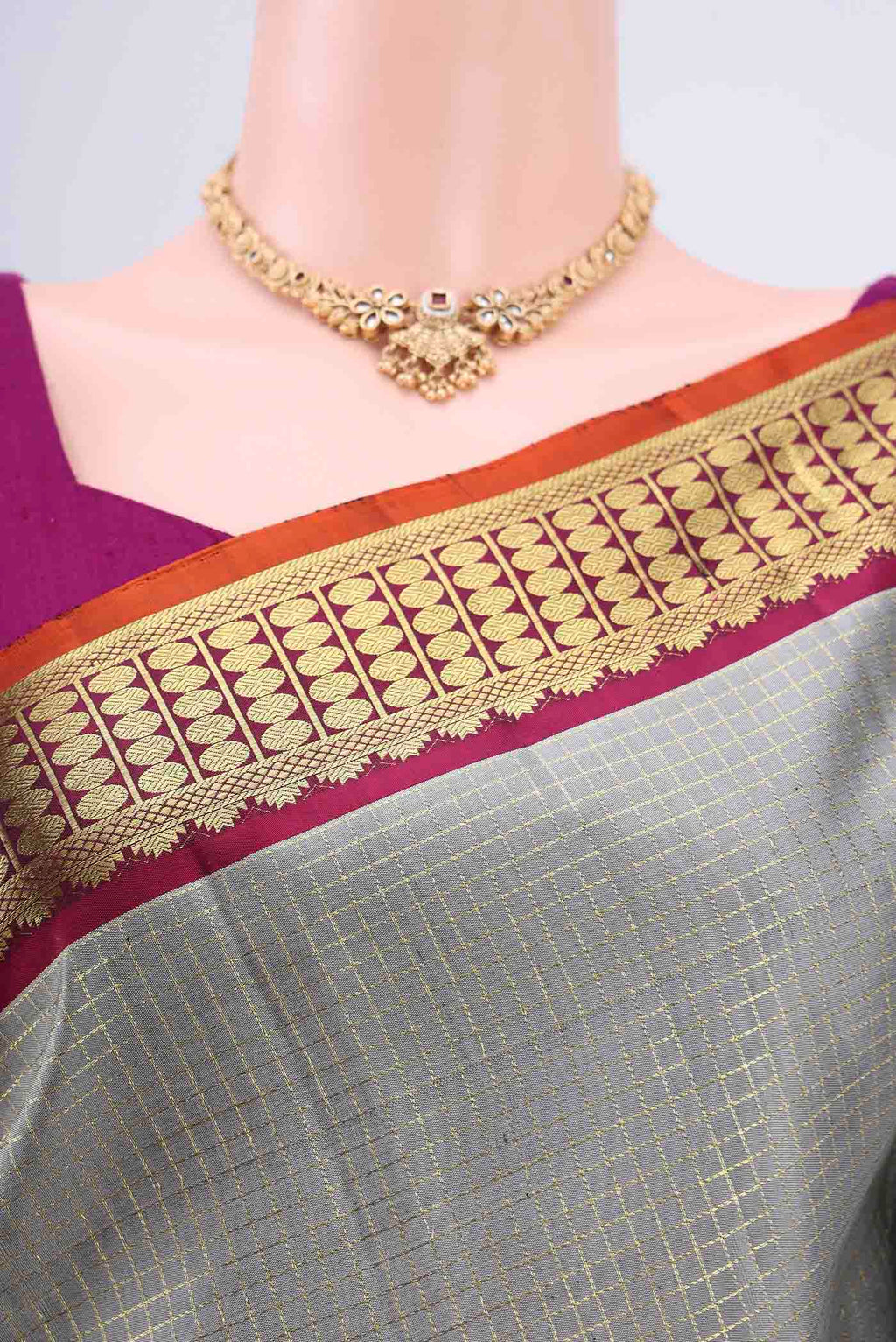 Border image of Grey Dual Tone Kanchipuram Saree with Checked design on the body and Zari Border. 
