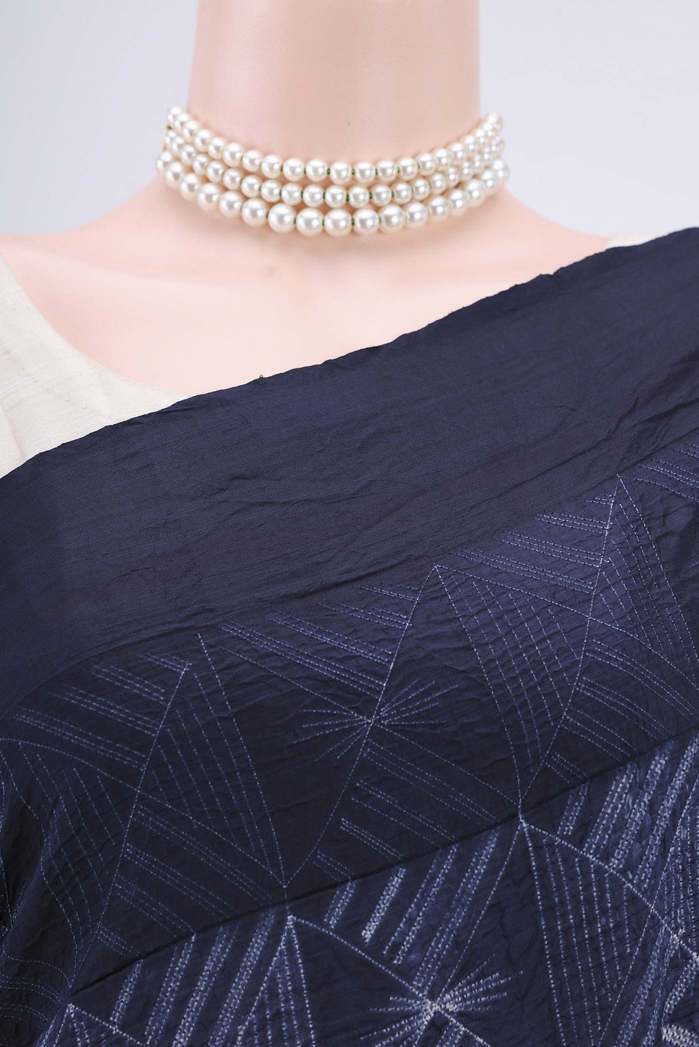 Border image of Navy Blue Printed Silk Saree with Printed design on the body and Plain Border. 