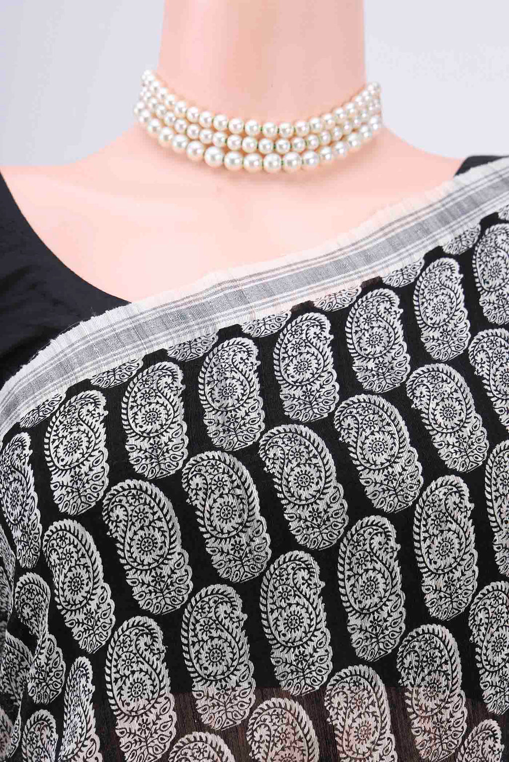Border image of Black Dual Tone Tussar Silk Saree with Printed design on the body and Zari Border. 