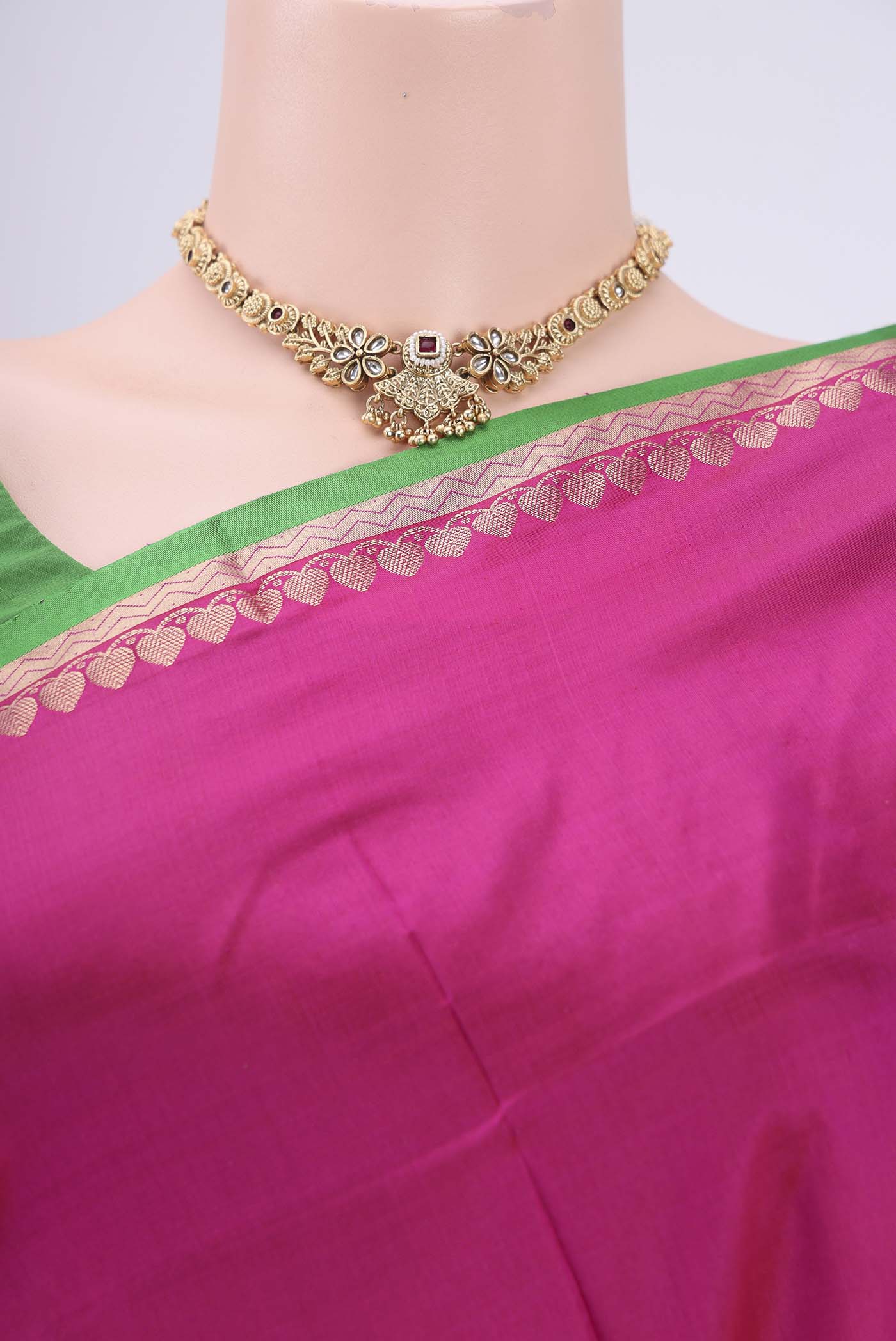 Border image of Pink Banarasi Katan Silk Saree with Zari Butta on the body and Zari Border. 